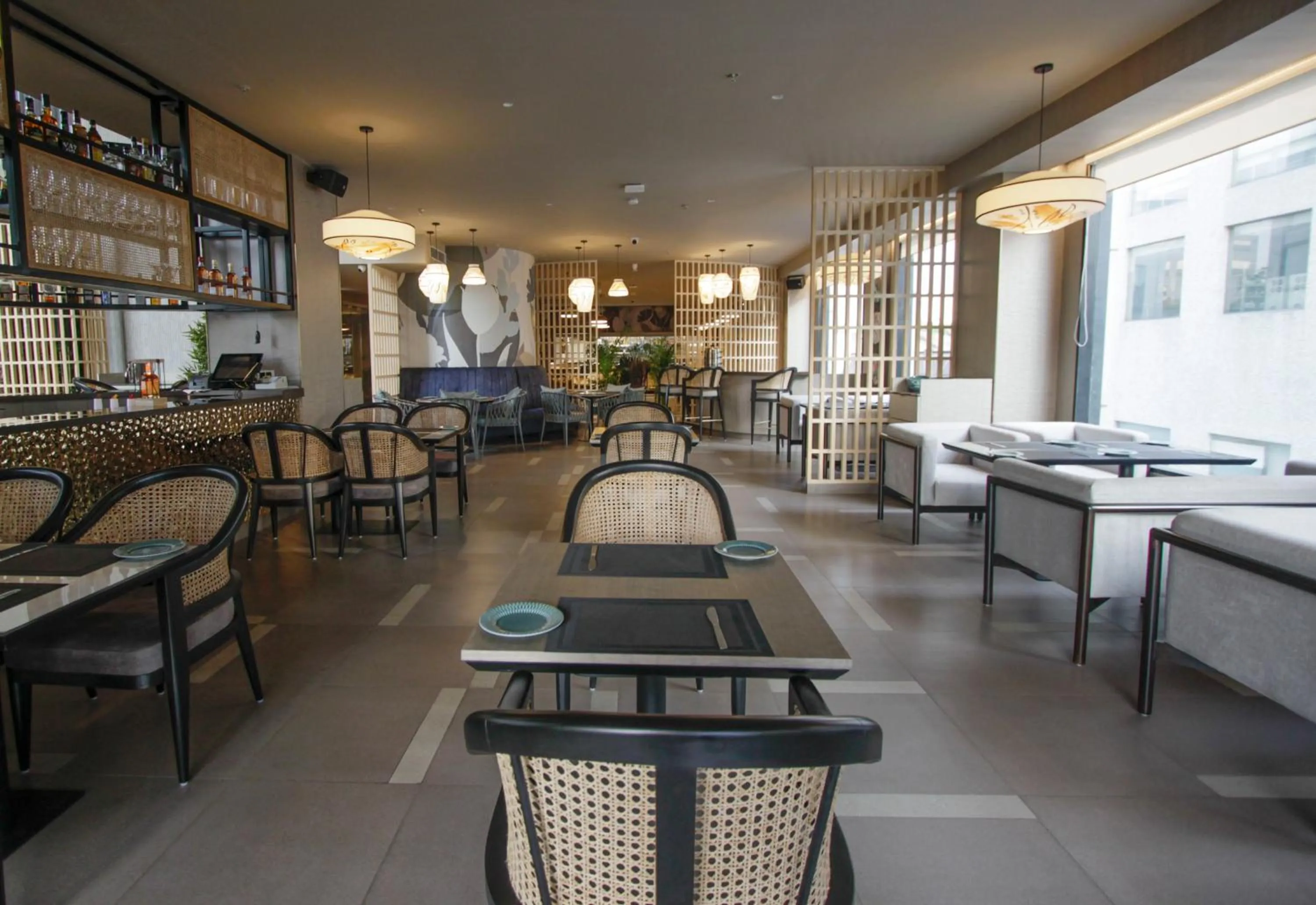 Restaurant/places to eat in Mercure Chandigarh Tribune Chowk