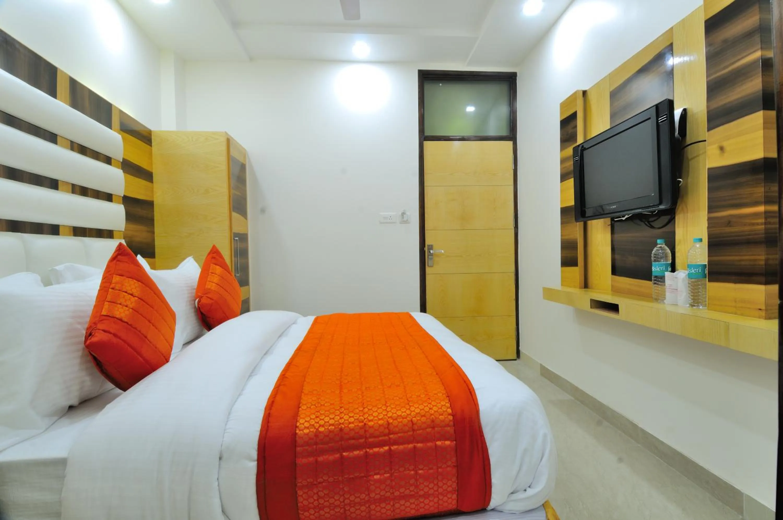 Bedroom, Bed in The Gold Inn - Paharganj