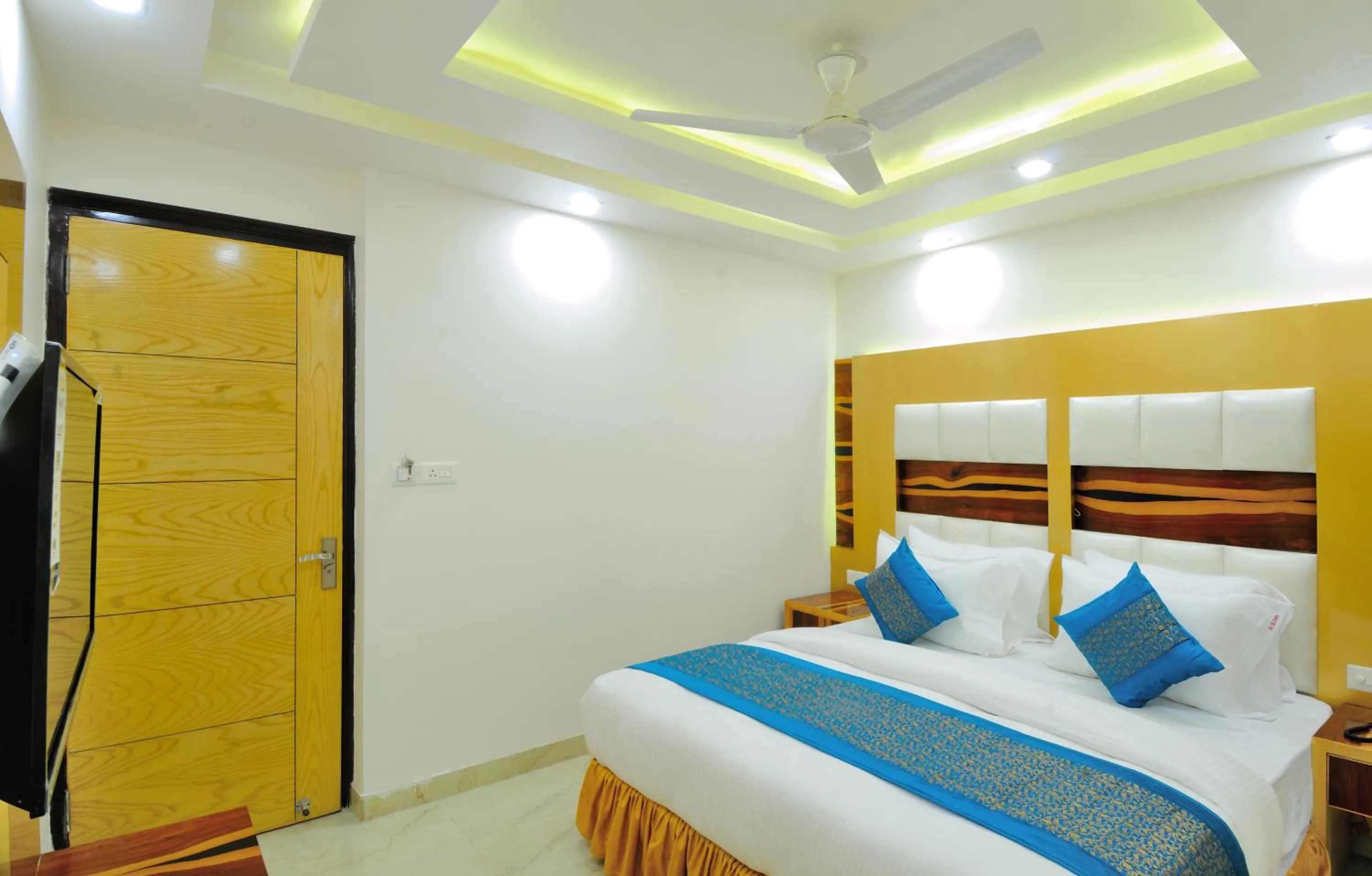 Bedroom, Bed in The Gold Inn - Paharganj