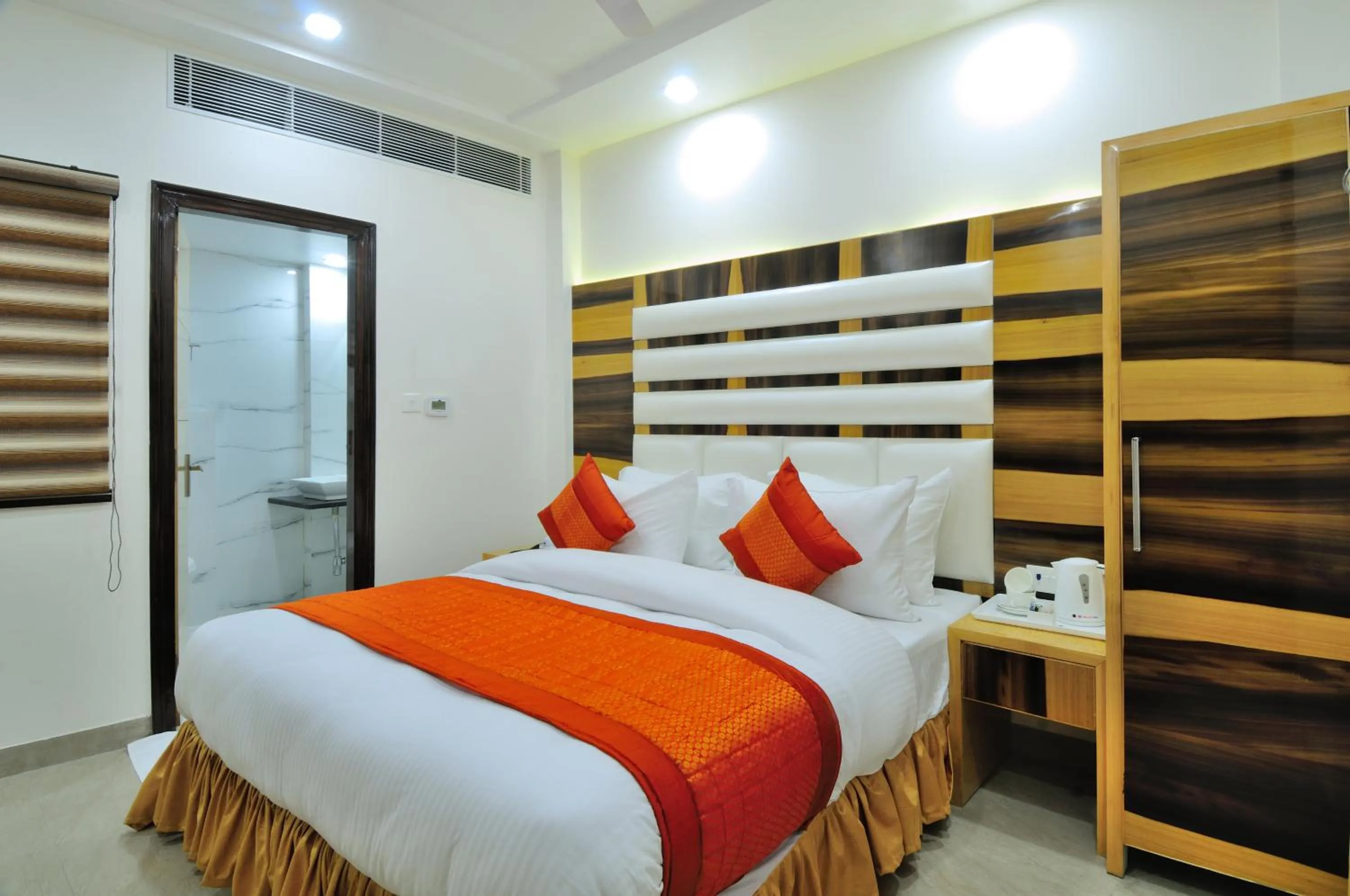 Bedroom, Bed in The Gold Inn - Paharganj