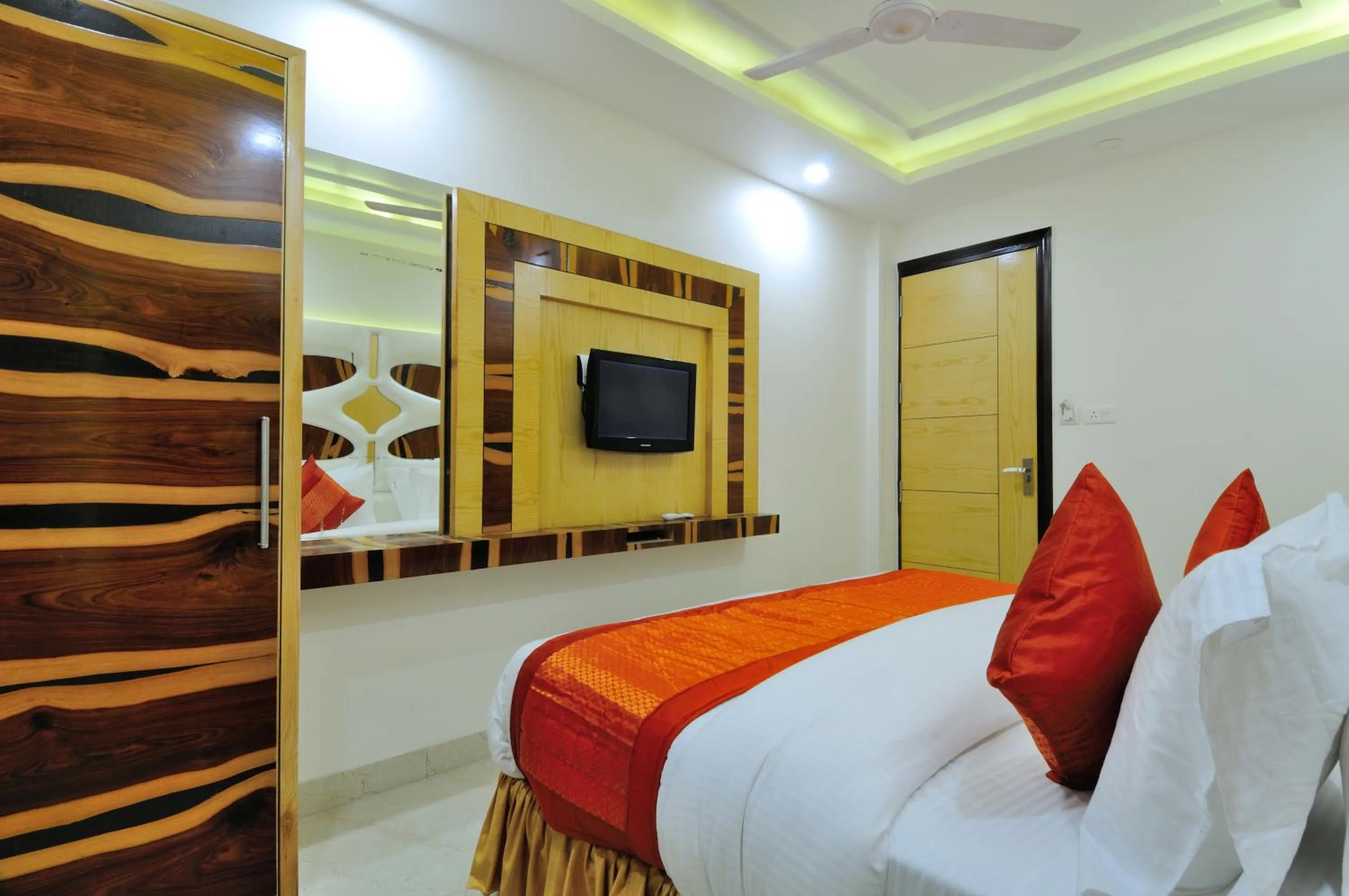 Bedroom, Bed in The Gold Inn - Paharganj