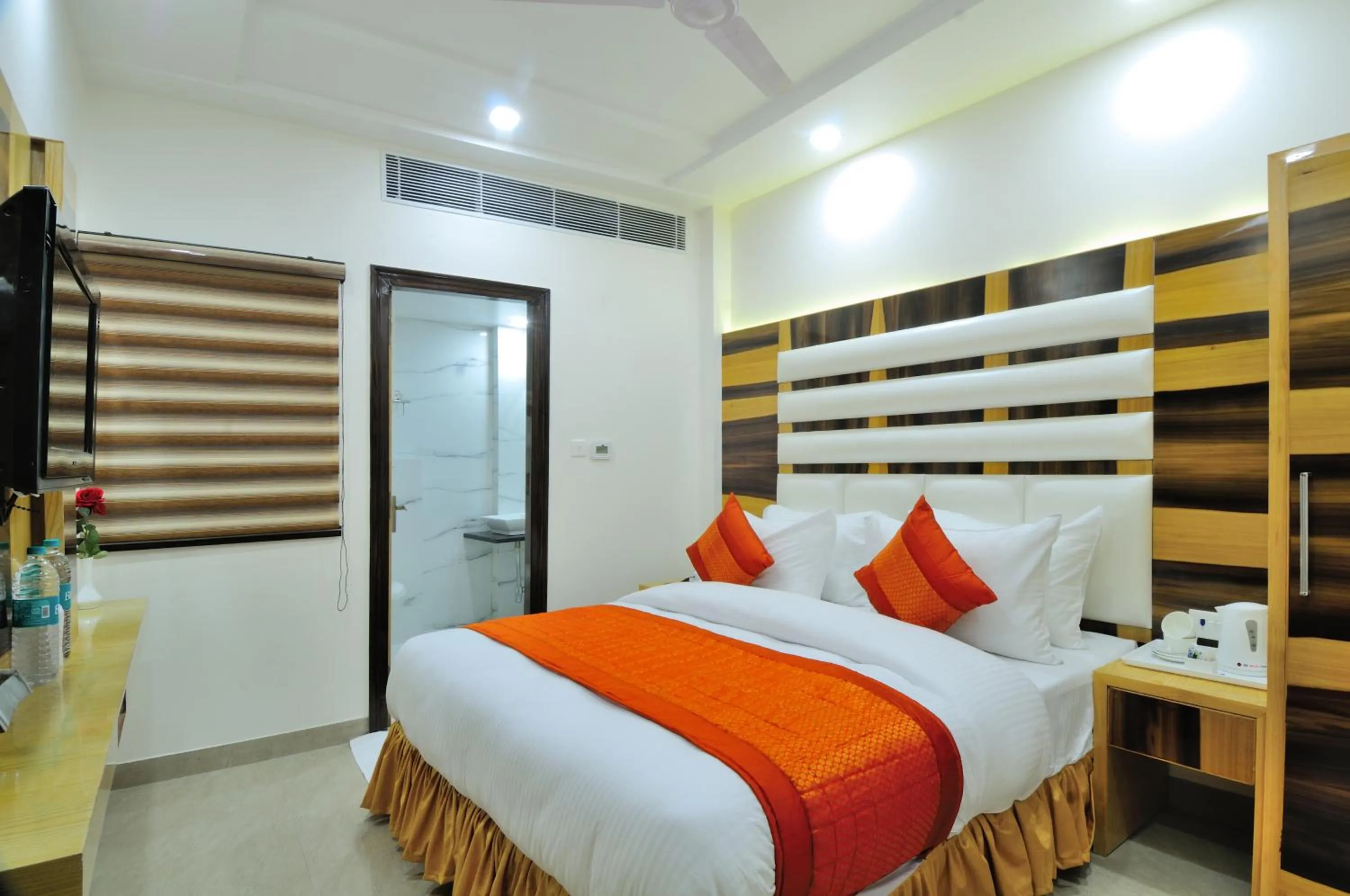 Bedroom, Bed in The Gold Inn - Paharganj