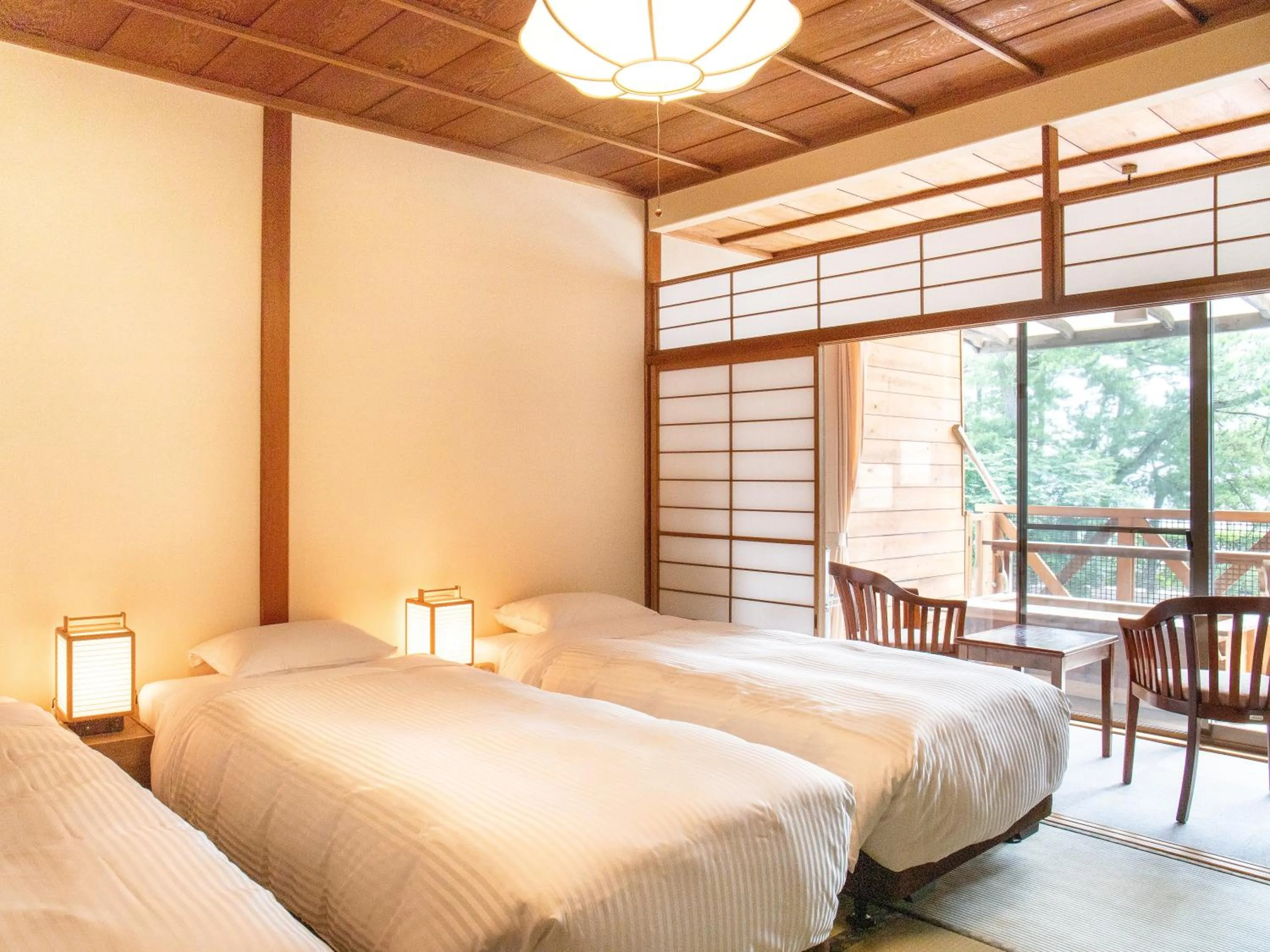 Photo of the whole room, Bed in HOTEL SHIRAHAMAKAN