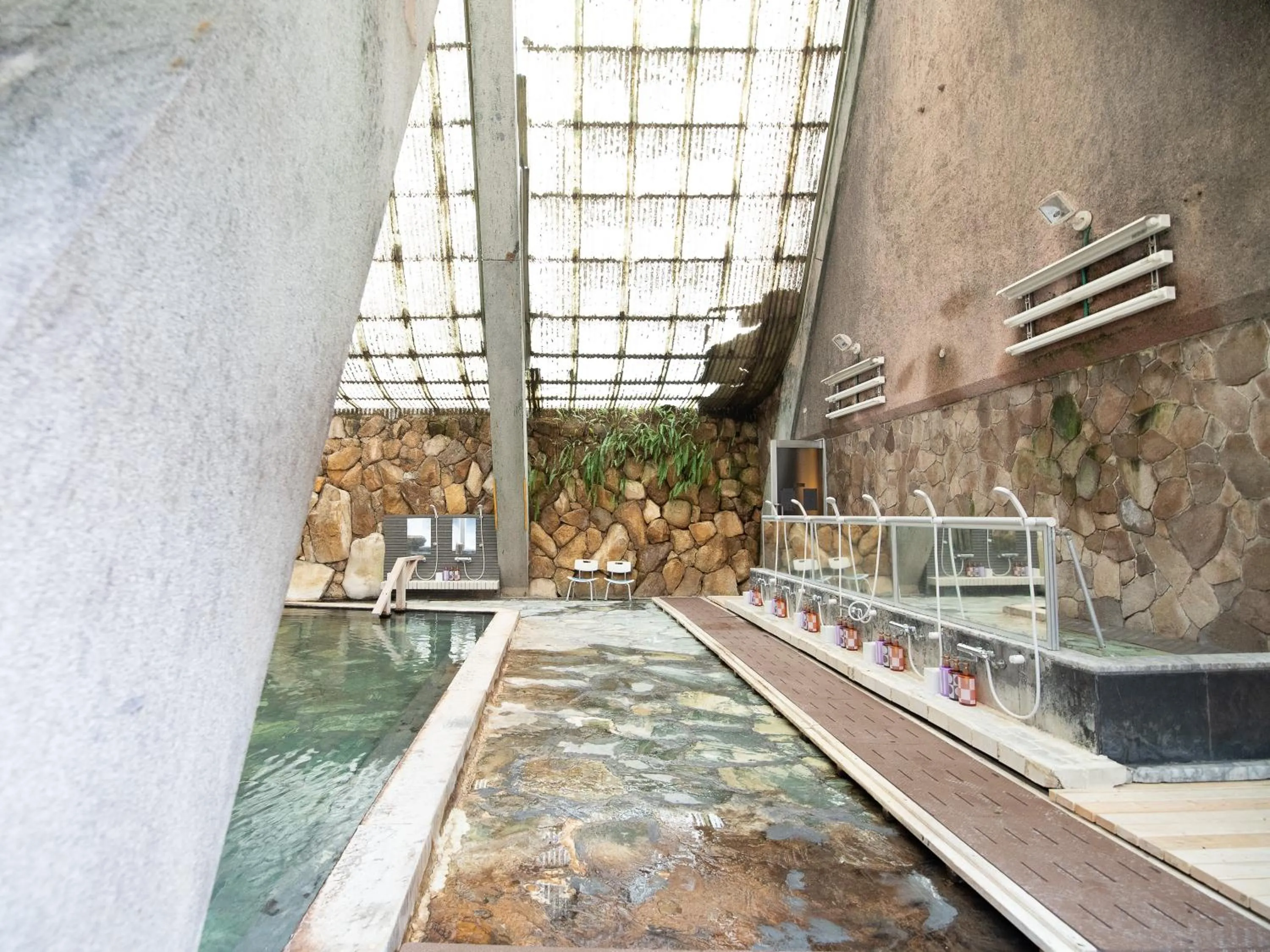 Public Bath in HOTEL SHIRAHAMAKAN