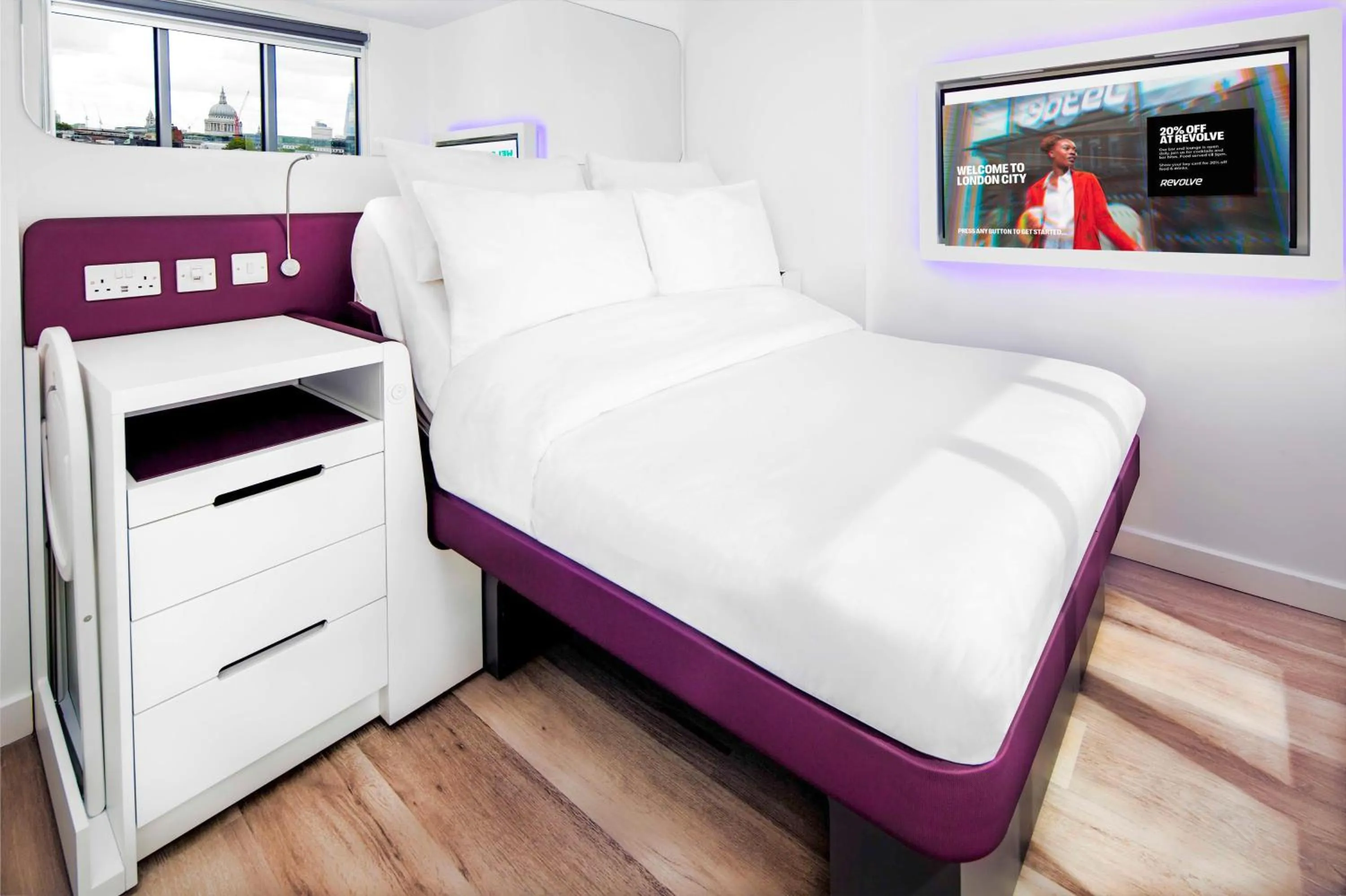 Bedroom, Bed in YOTEL London City