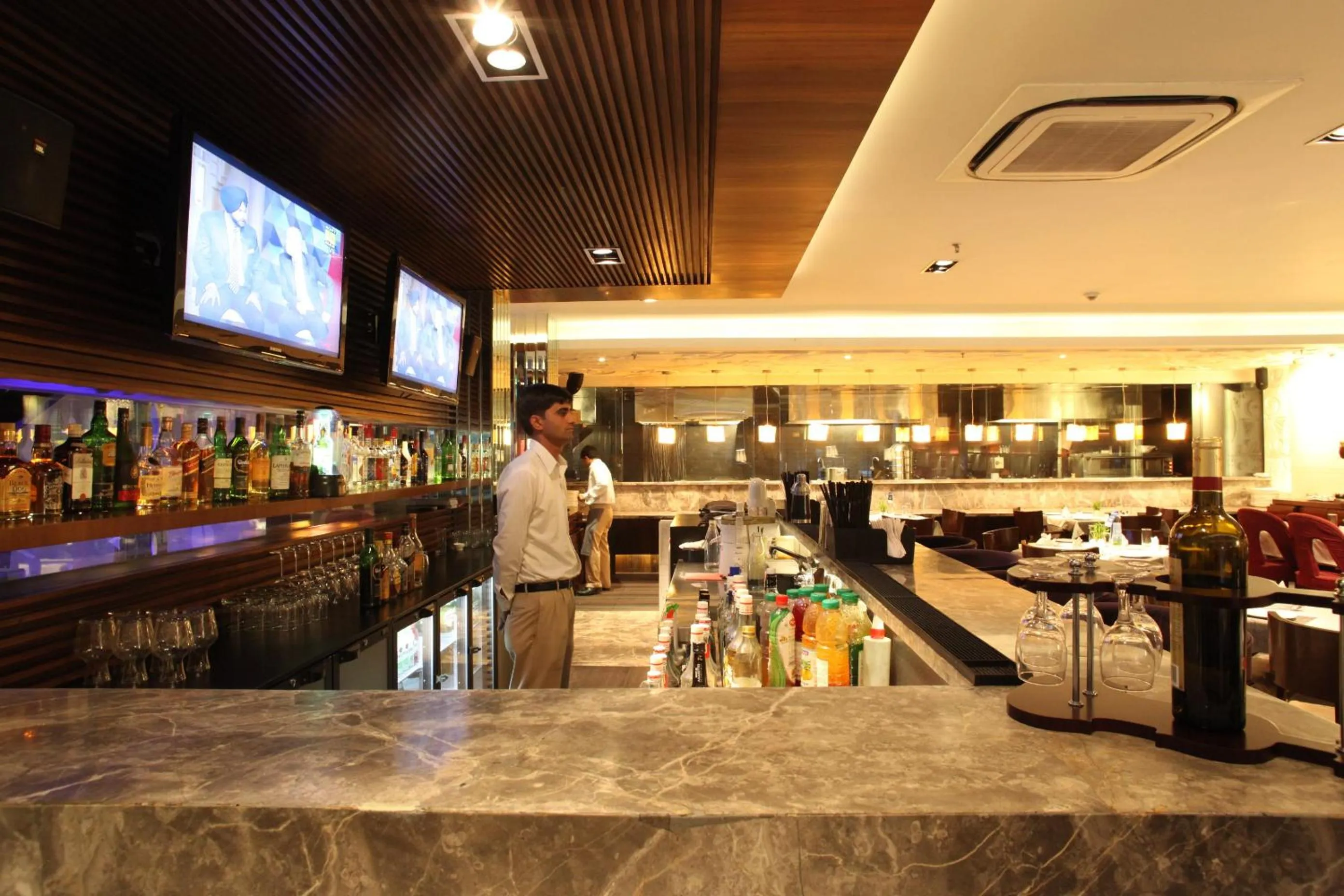 Restaurant/places to eat in Maya Hotel