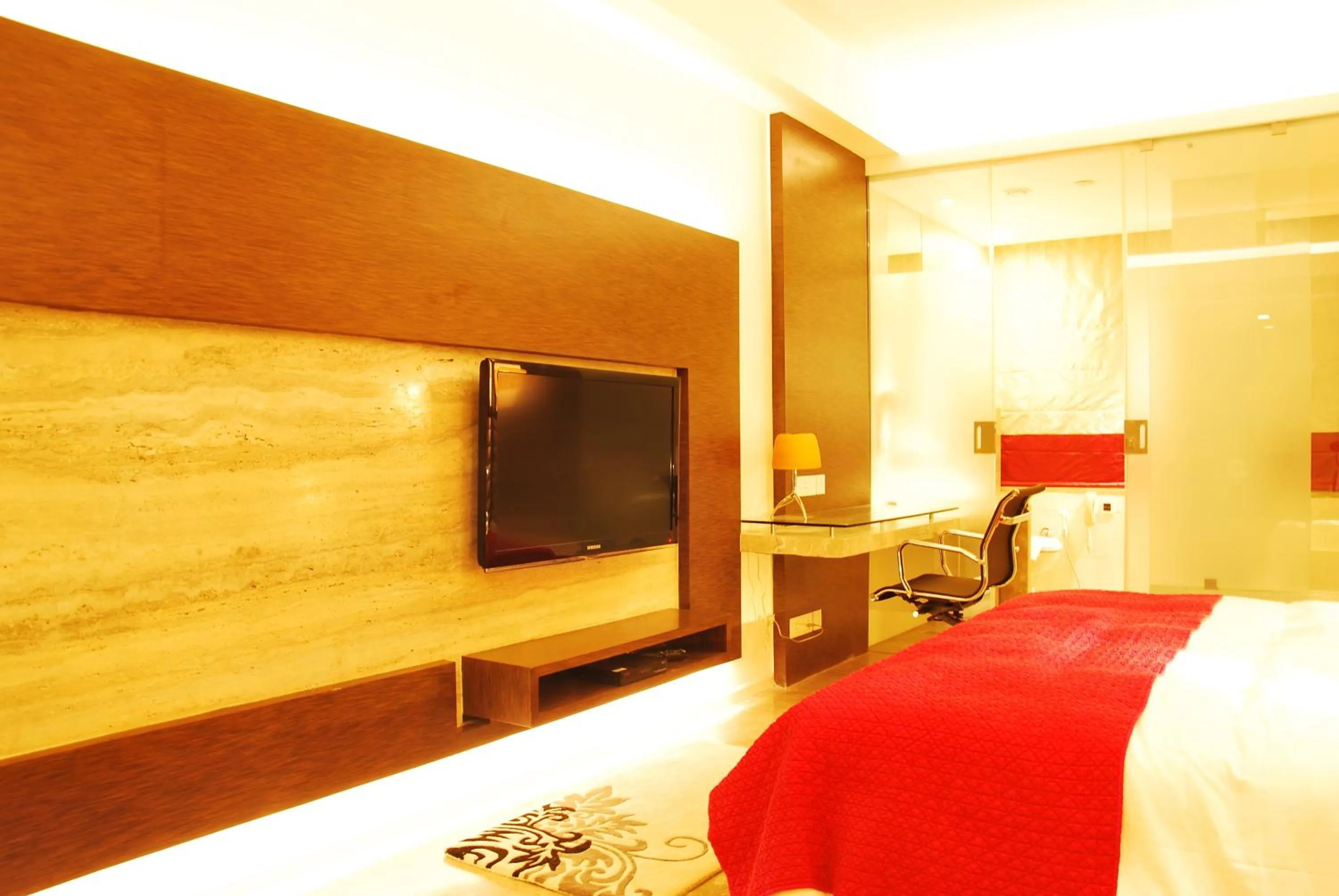 TV and multimedia, Bed in Maya Hotel