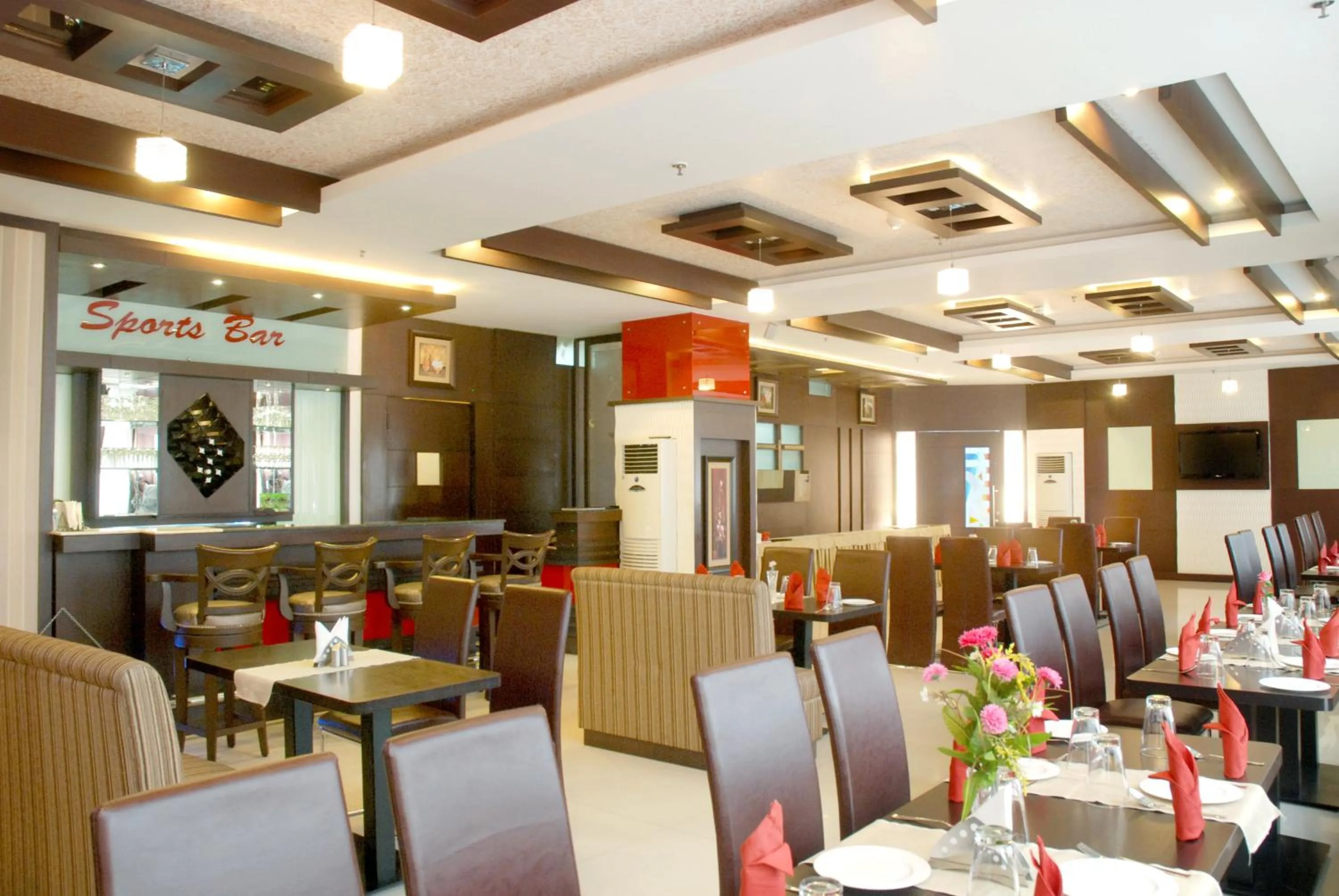 Restaurant/places to eat in Hotel Orbit