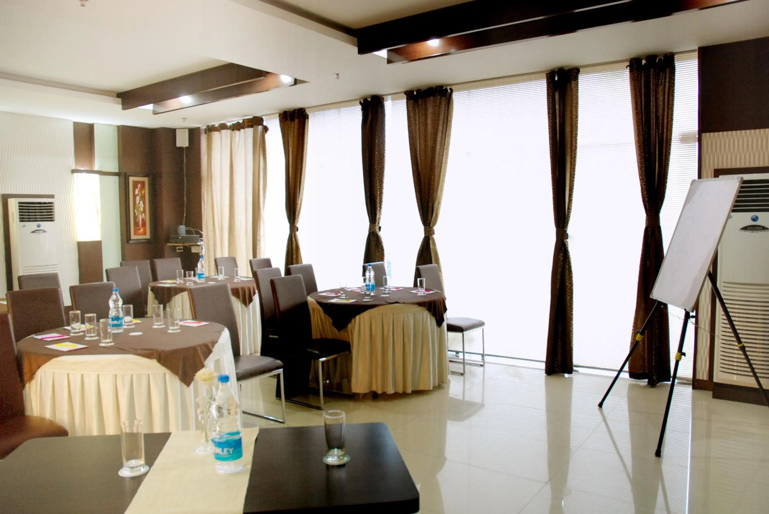 Business facilities in Hotel Orbit