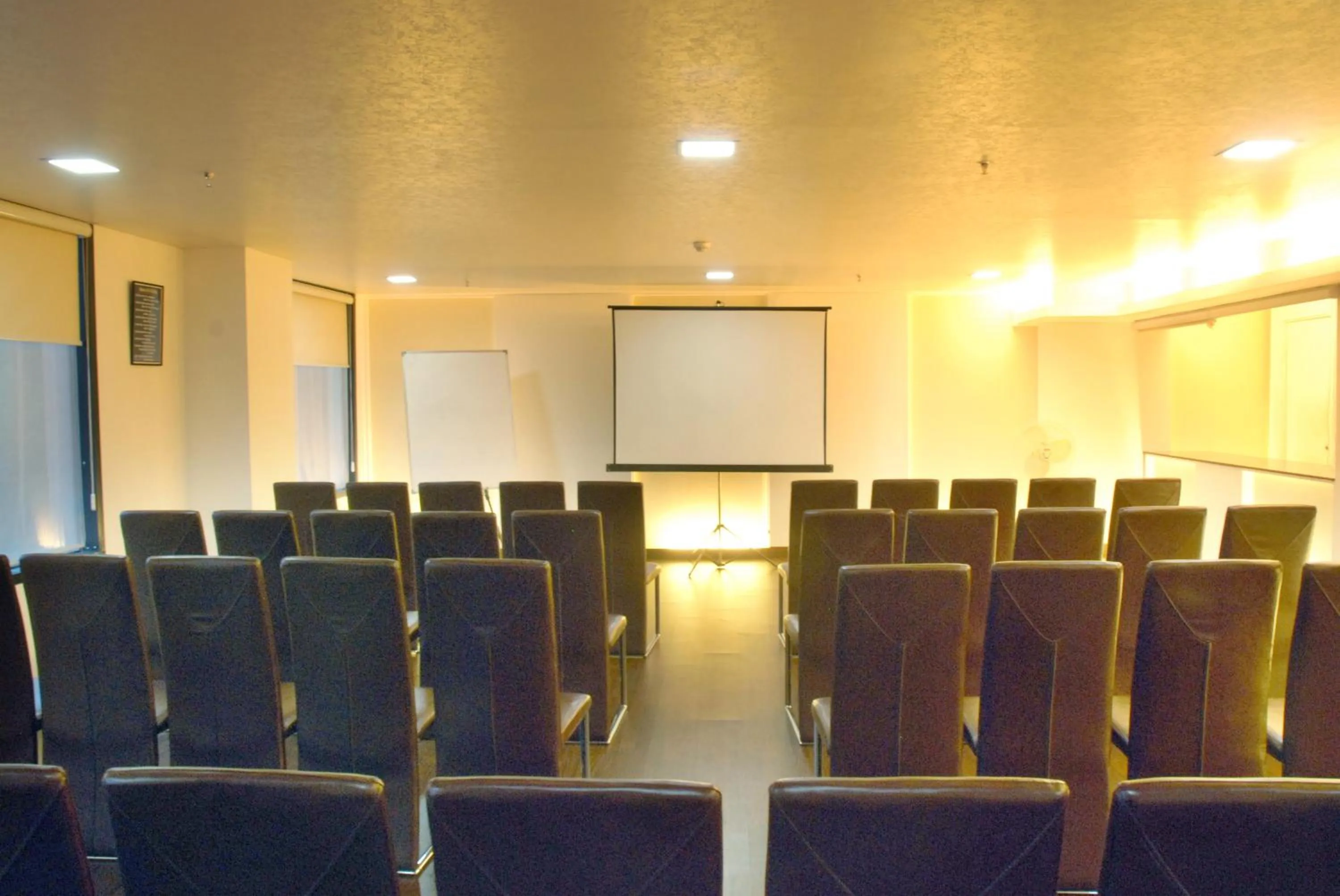 Business facilities in Hotel Orbit