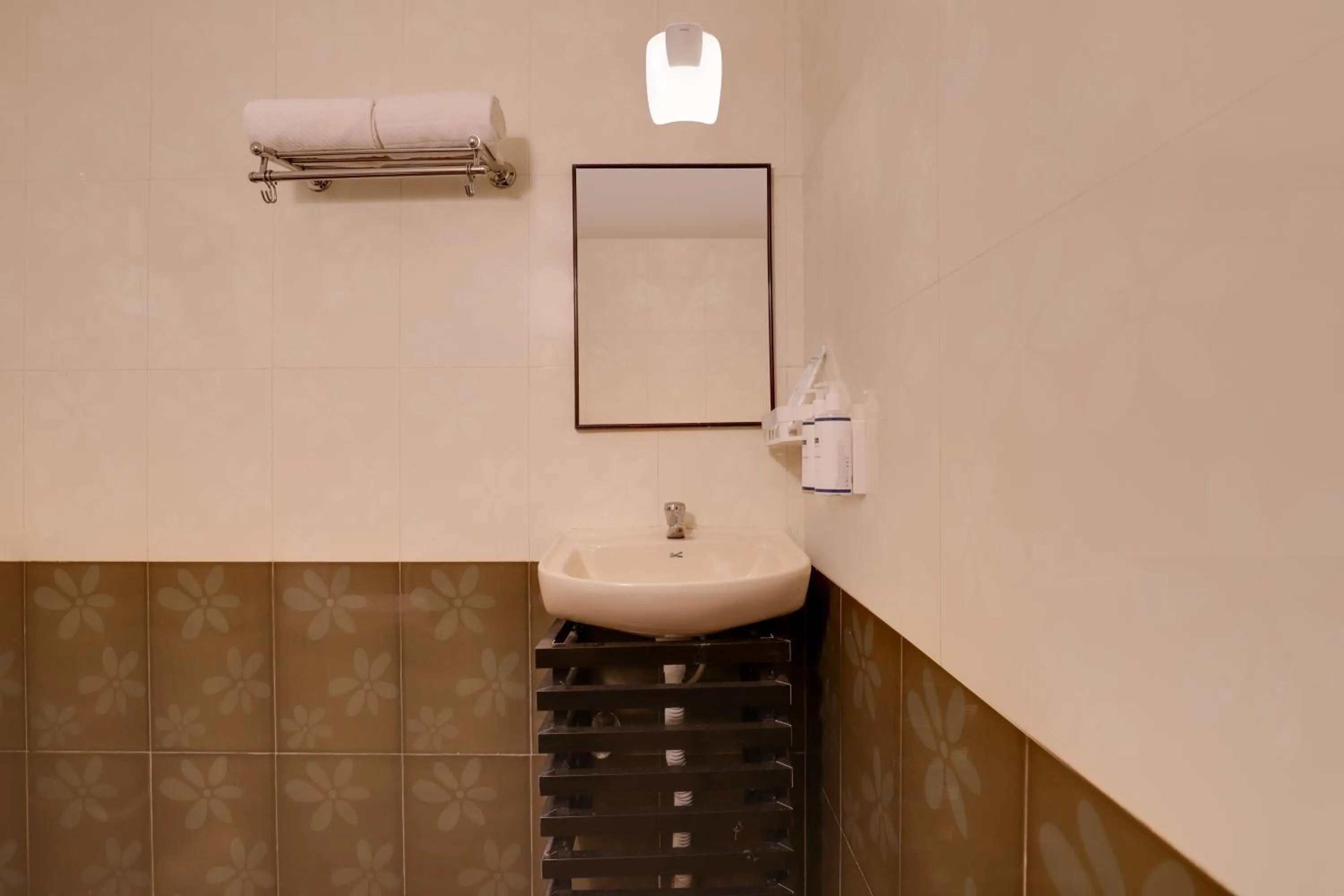 Bathroom in Keys Lite by Lemon Tree Hotels Sylvan, Dapoli