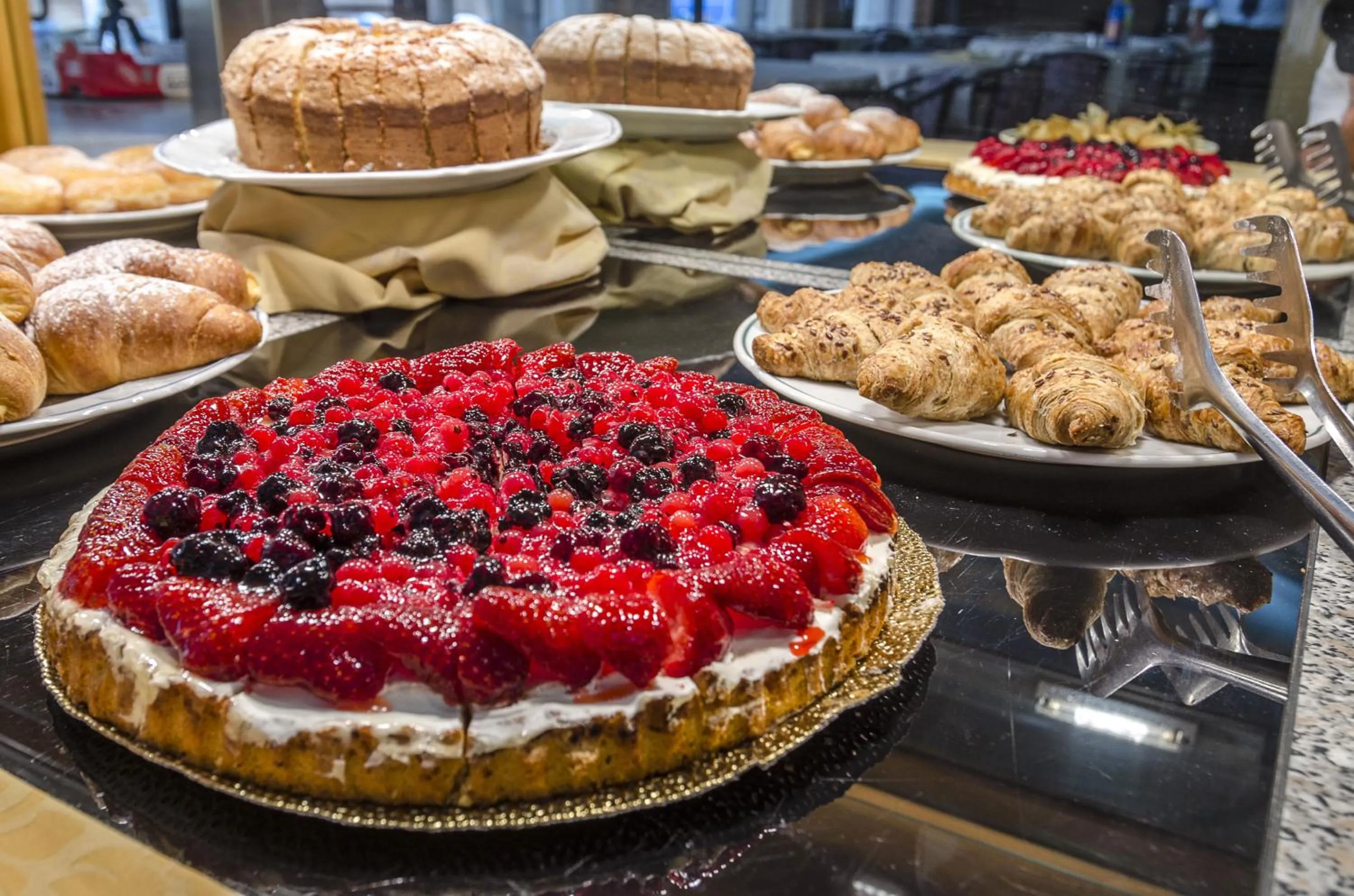 Restaurant/places to eat in Hotel Principe