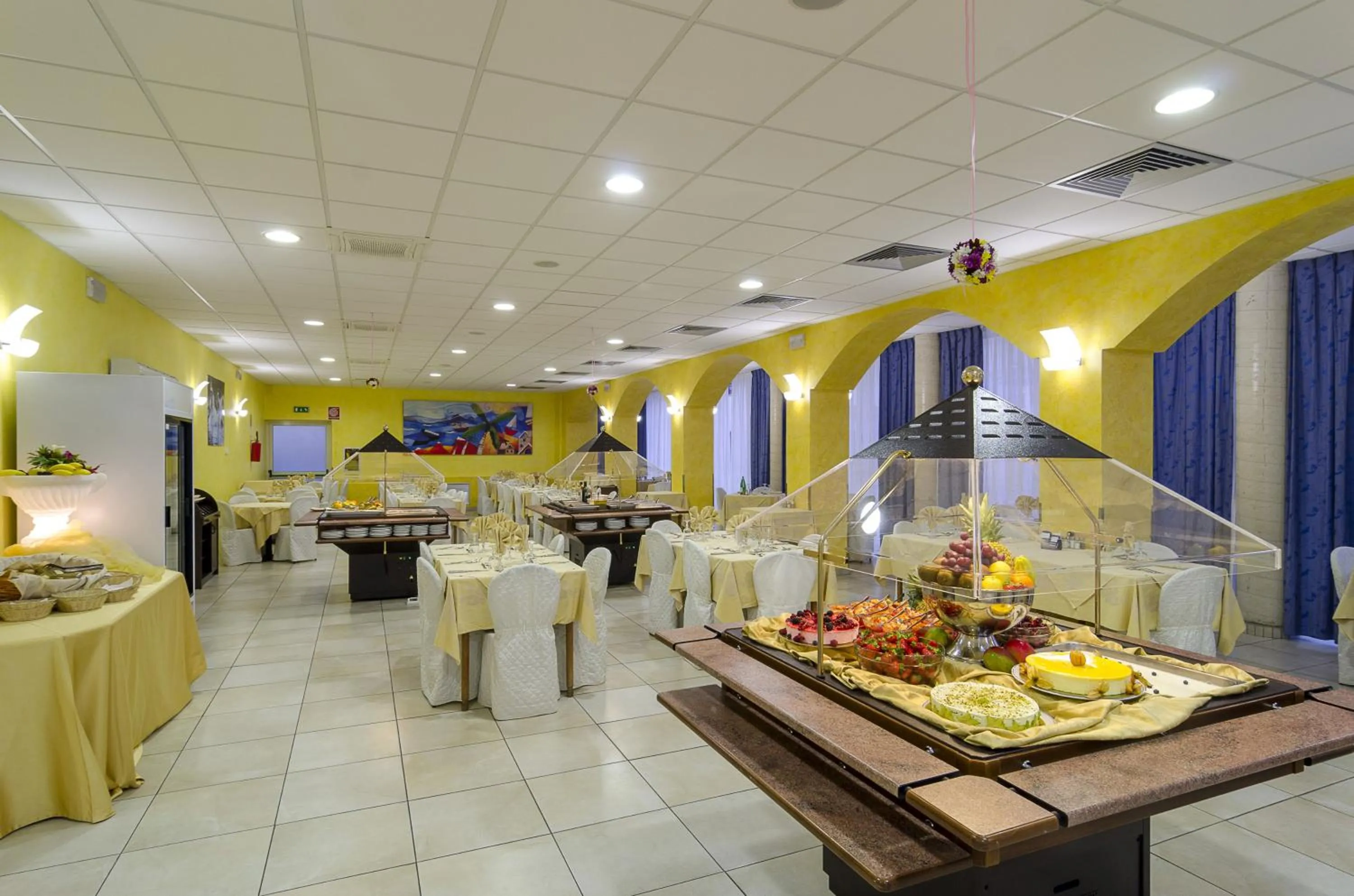 Restaurant/places to eat in Hotel Principe