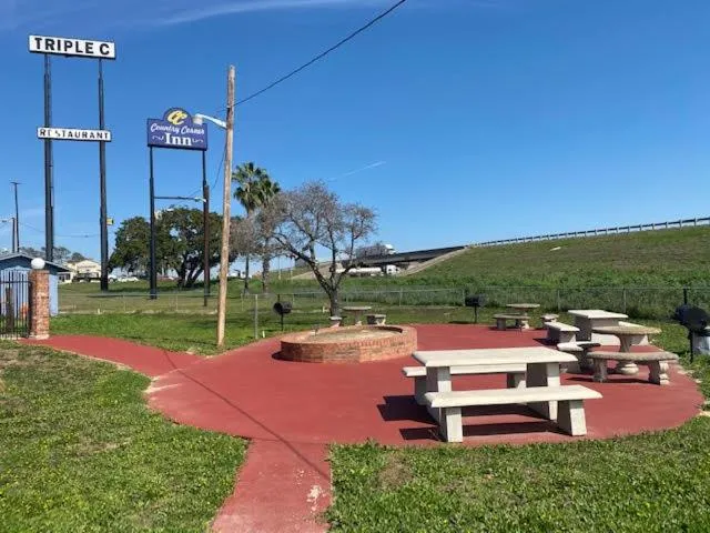 BBQ facilities in THE COUNTRY CORNER INN