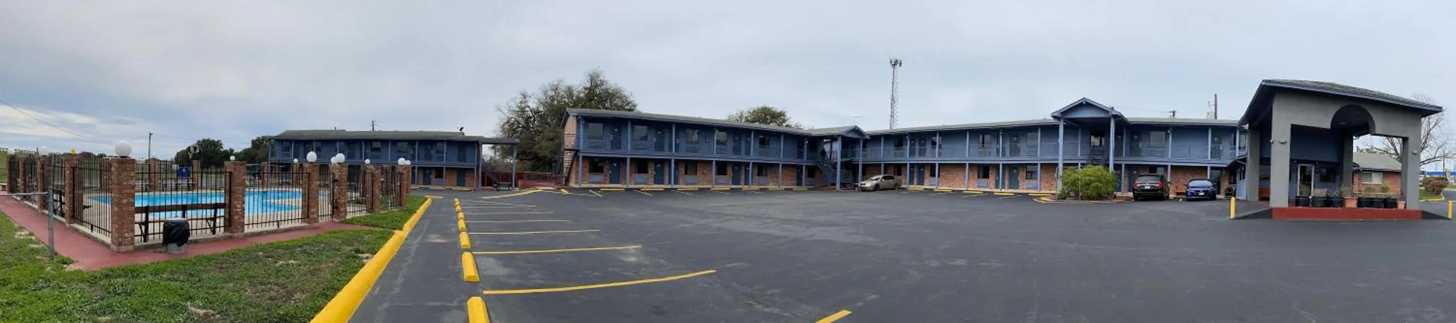 Property building in THE COUNTRY CORNER INN