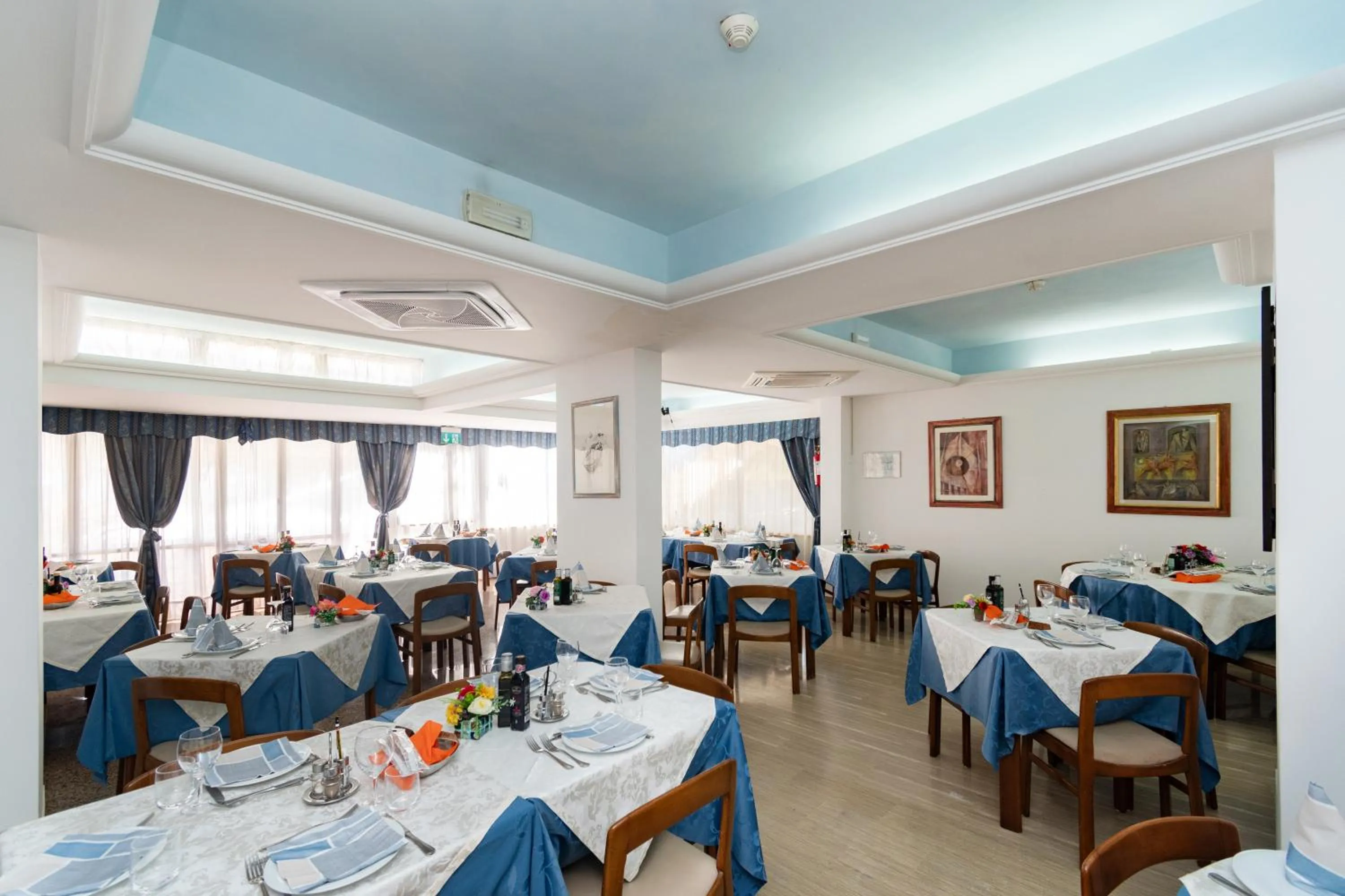 Restaurant/places to eat in Hotel Galf