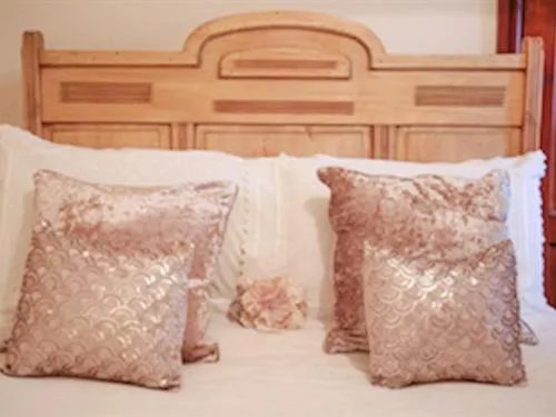 Bedroom, Bed in The Shepherd's Purse