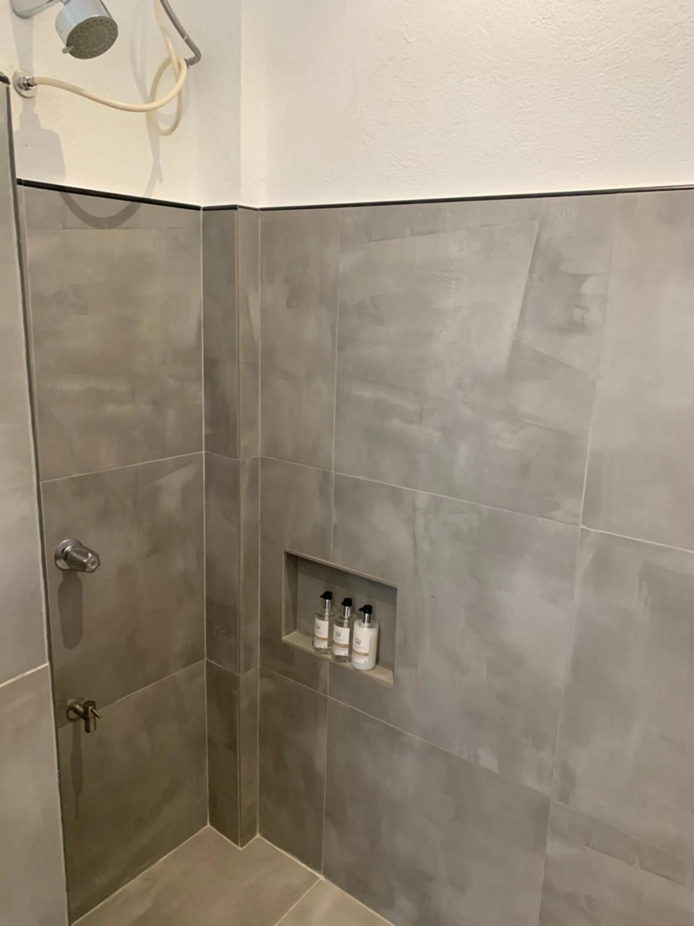 Bathroom in Crown Malapascua