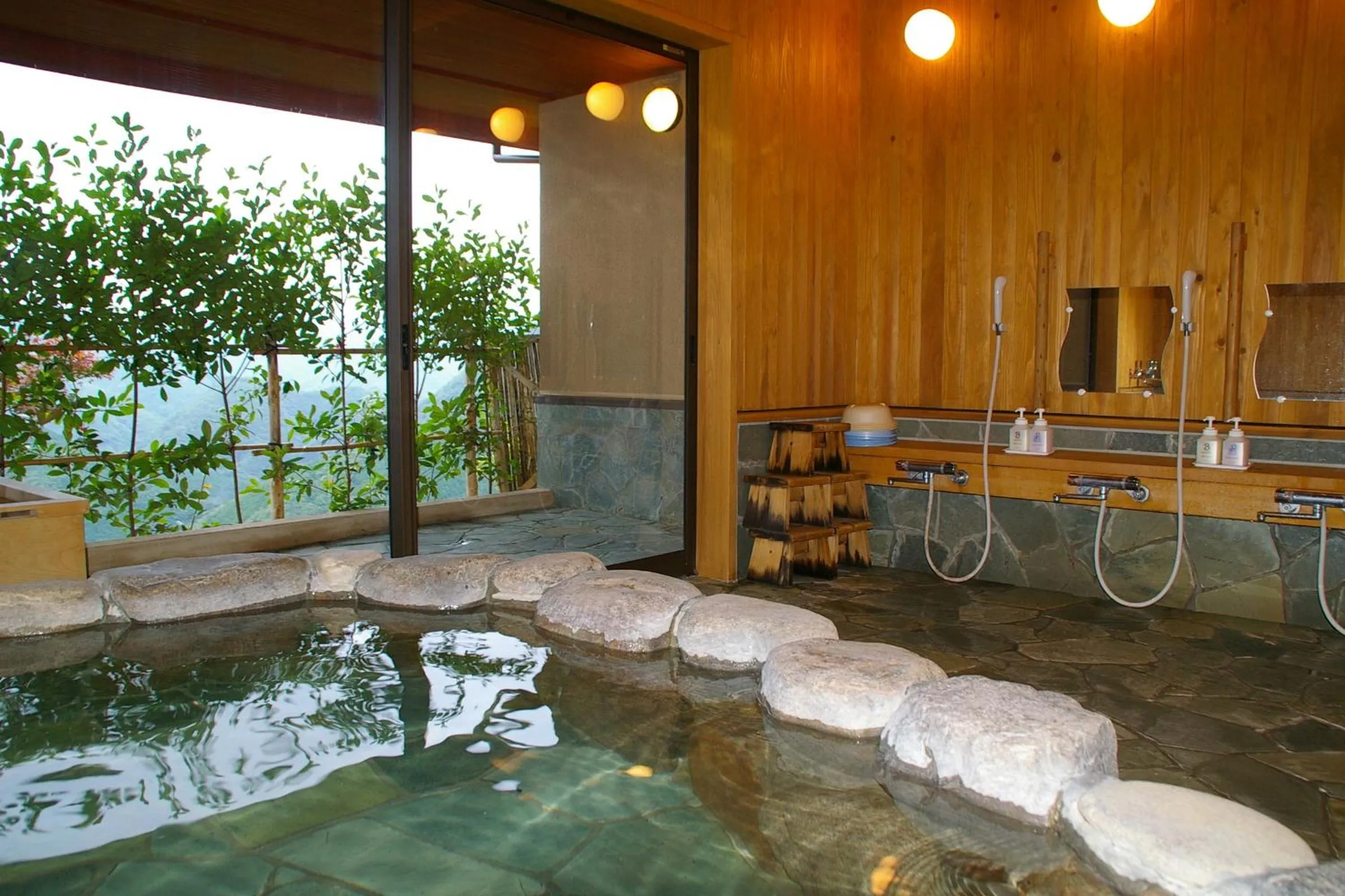 Hot Spring Bath in Kirinosato Takahara