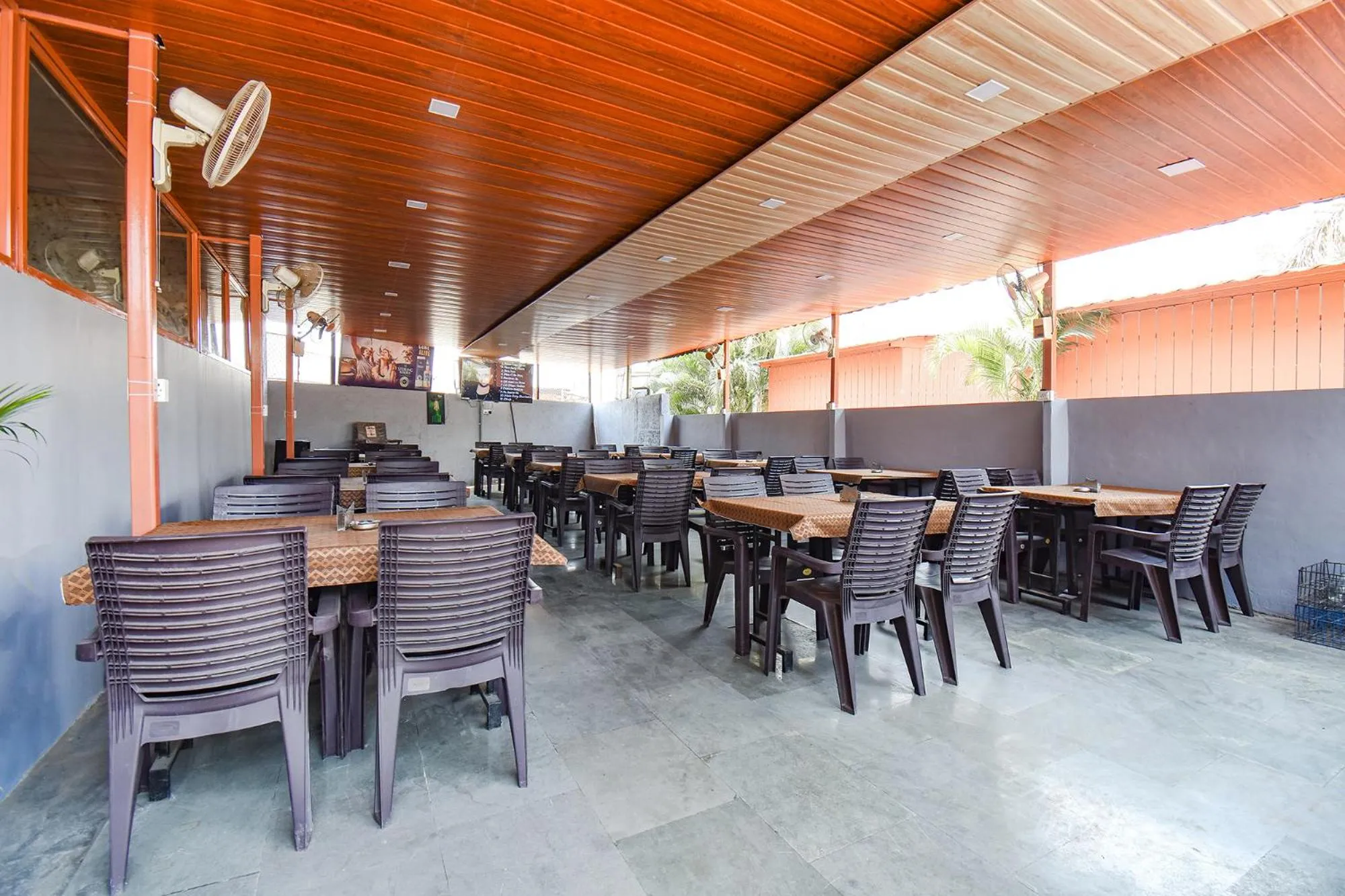 Restaurant/places to eat in Via Yashraj Inn