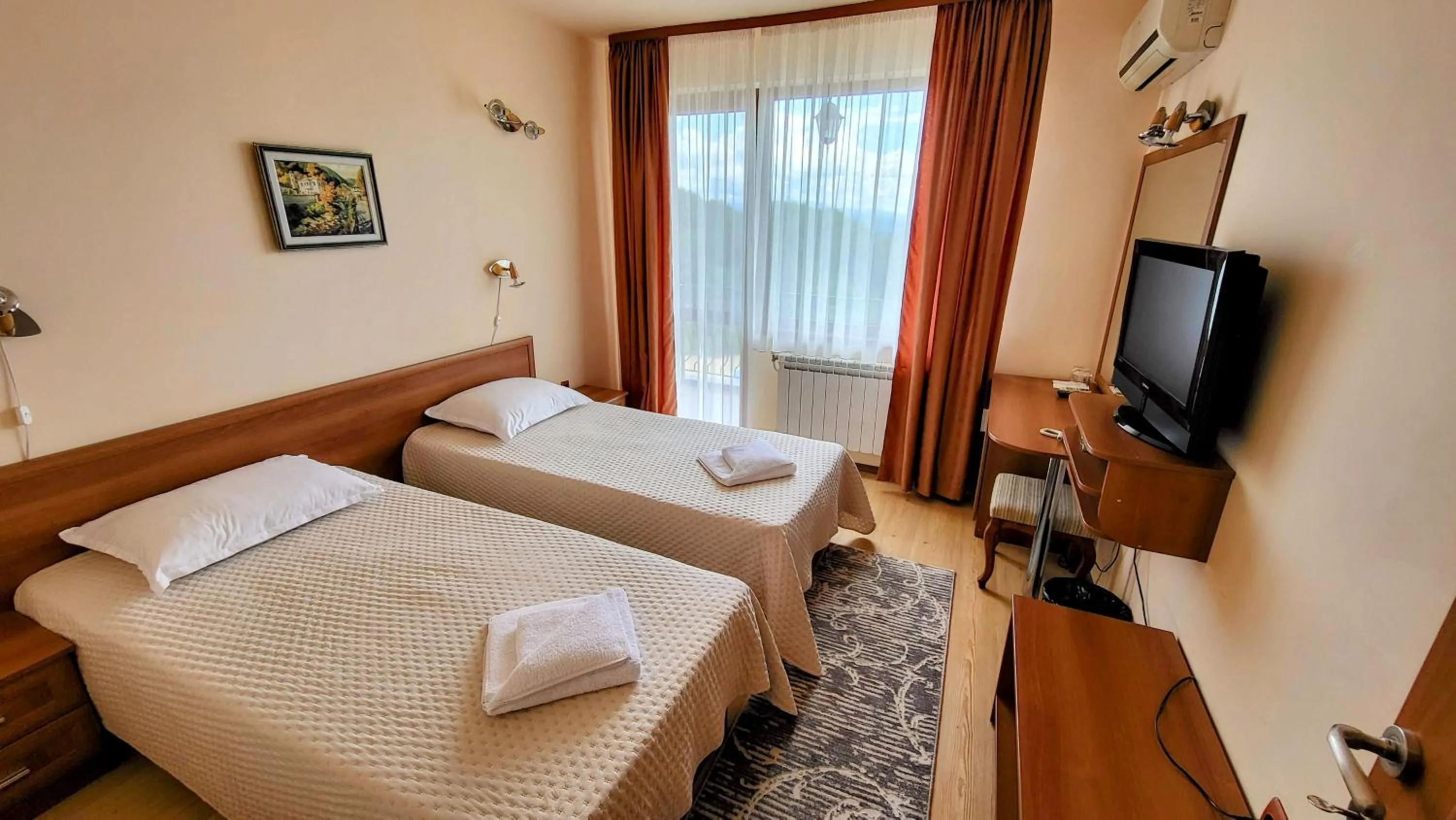 Photo of the whole room, Bed in Panorama Family Hotel