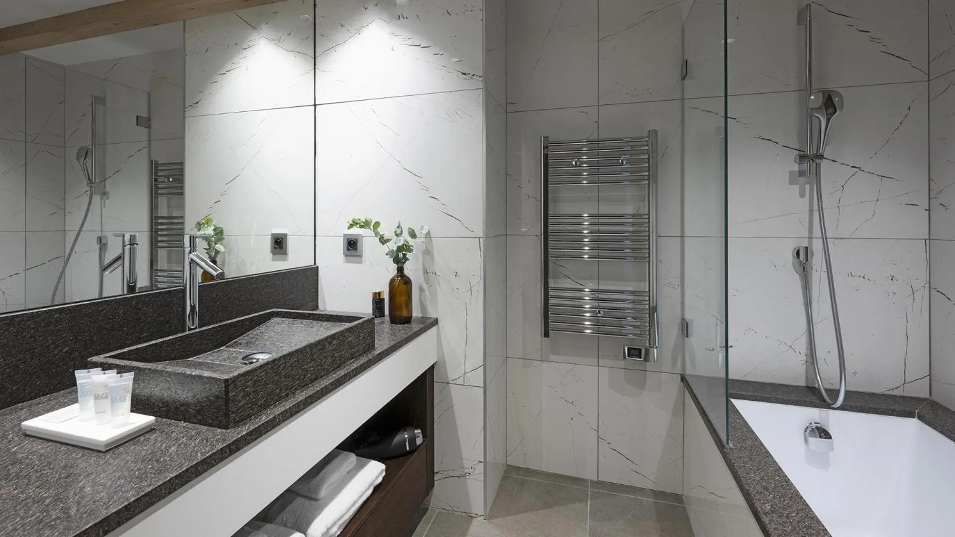 Bathroom in MGM Hôtels & Résidences - Résidence Alpen Lodge