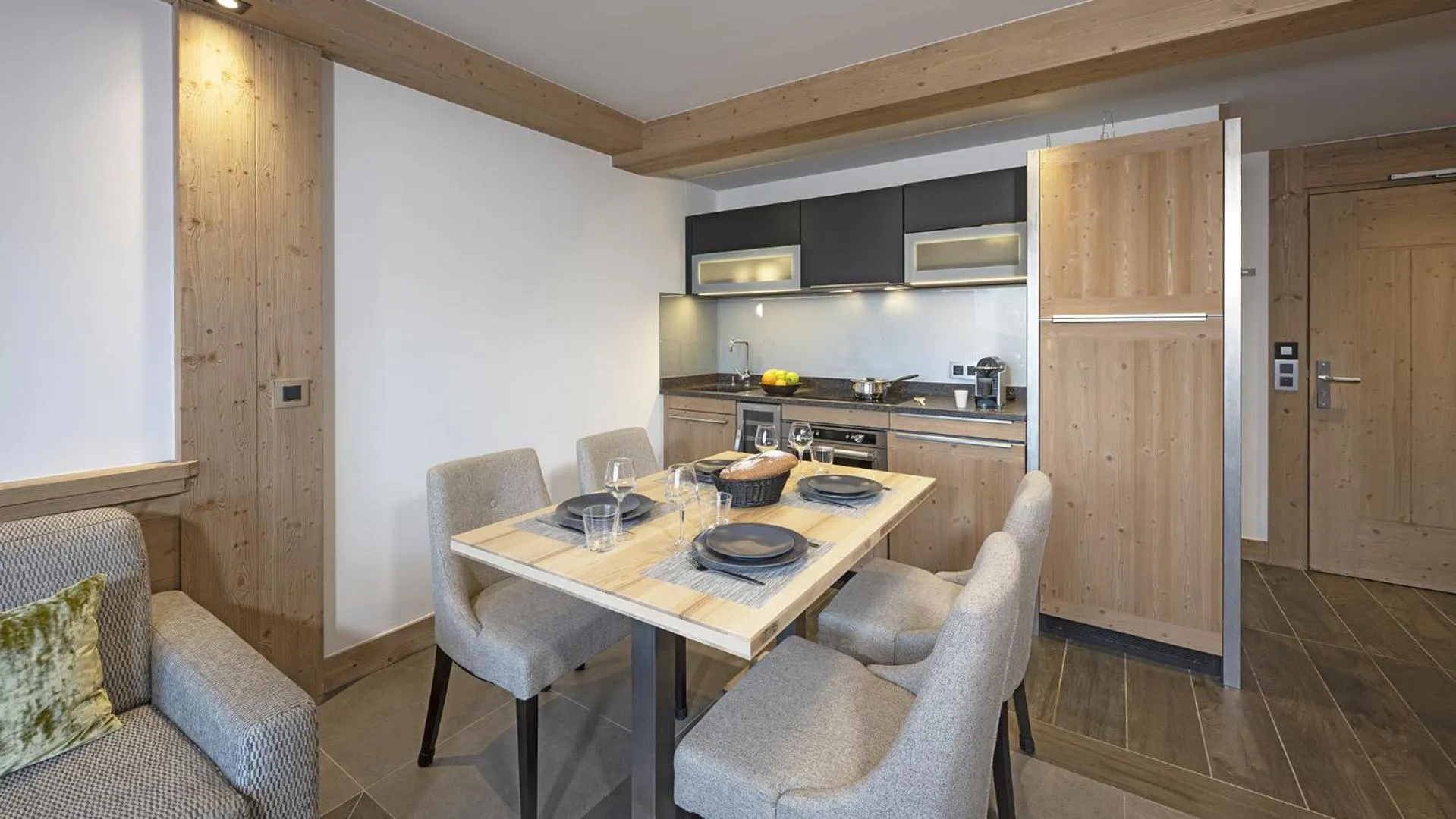 Kitchen or kitchenette in MGM Hôtels & Résidences - Résidence Alpen Lodge