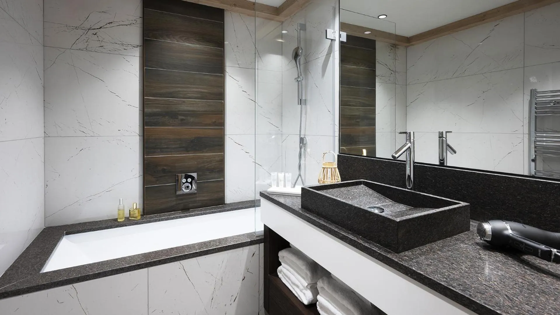 Bathroom in MGM Hôtels & Résidences - Résidence Alpen Lodge