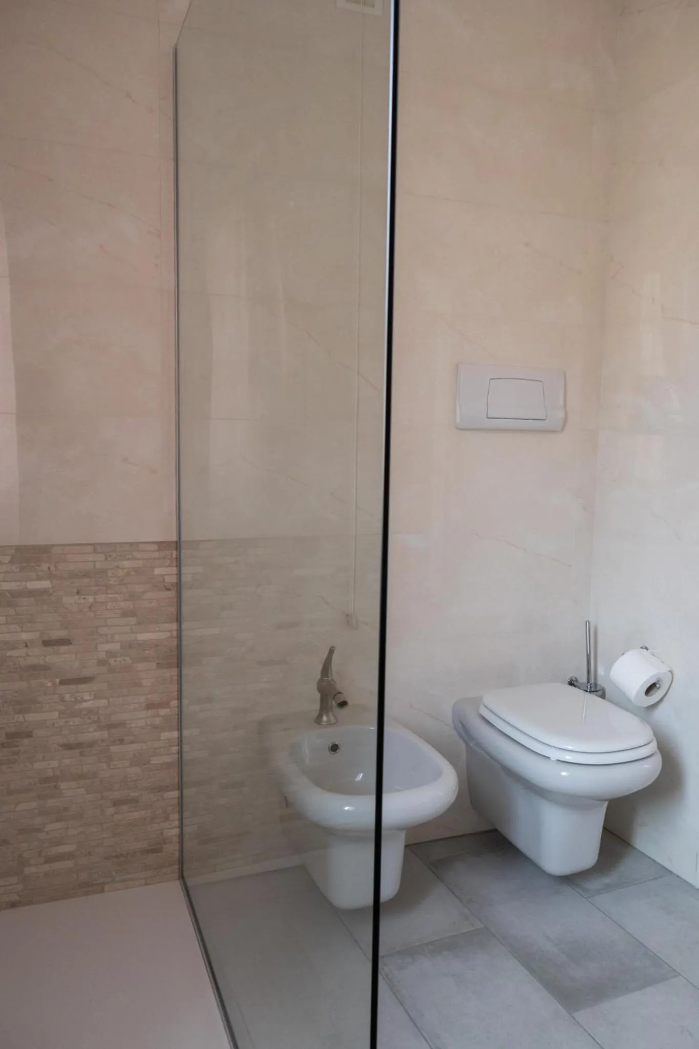 Shower in Intra Rooms