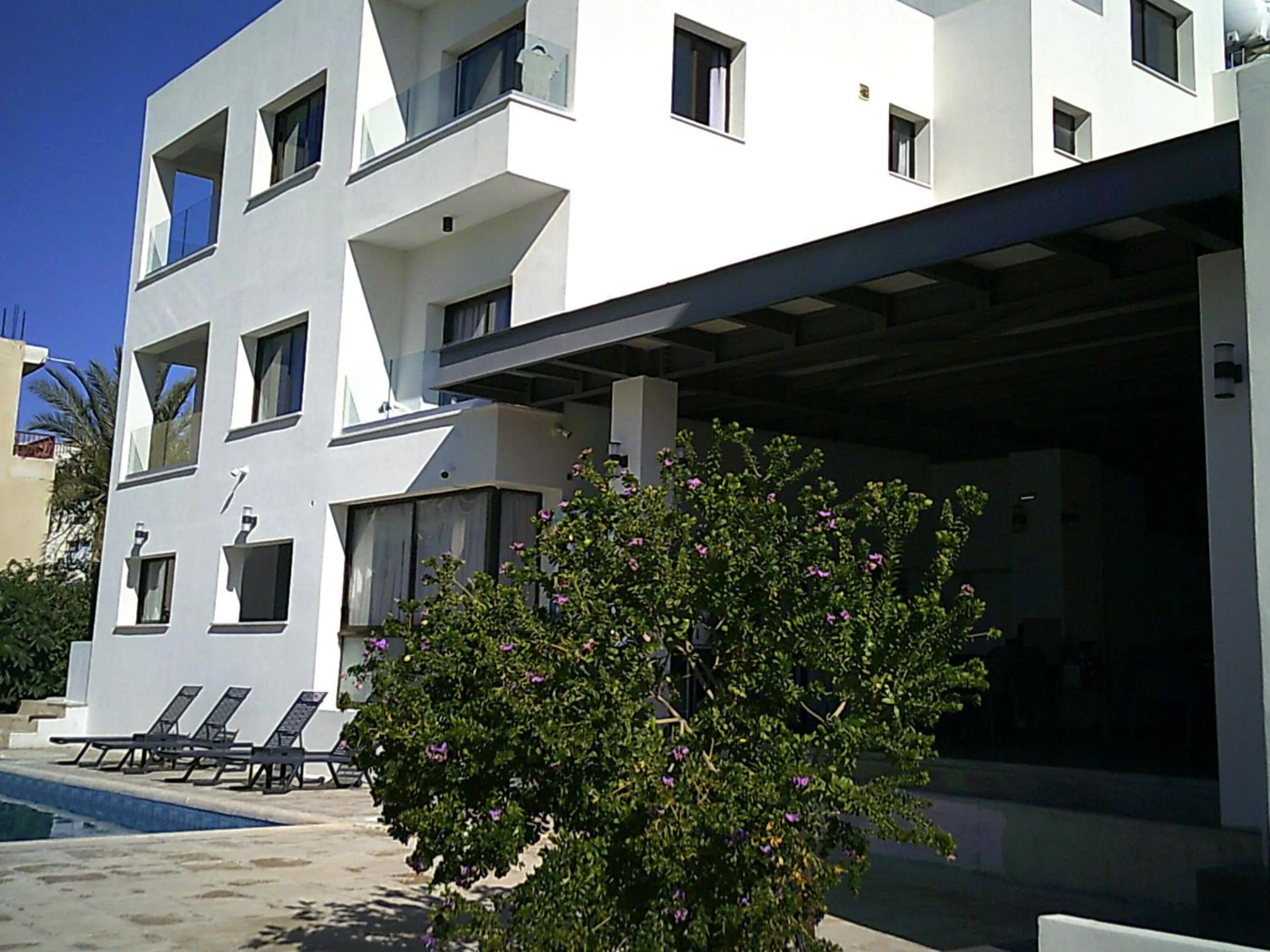 Swimming pool in Panklitos Tourist Apartments