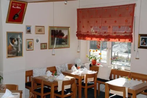 Restaurant/places to eat in Hotel Leander