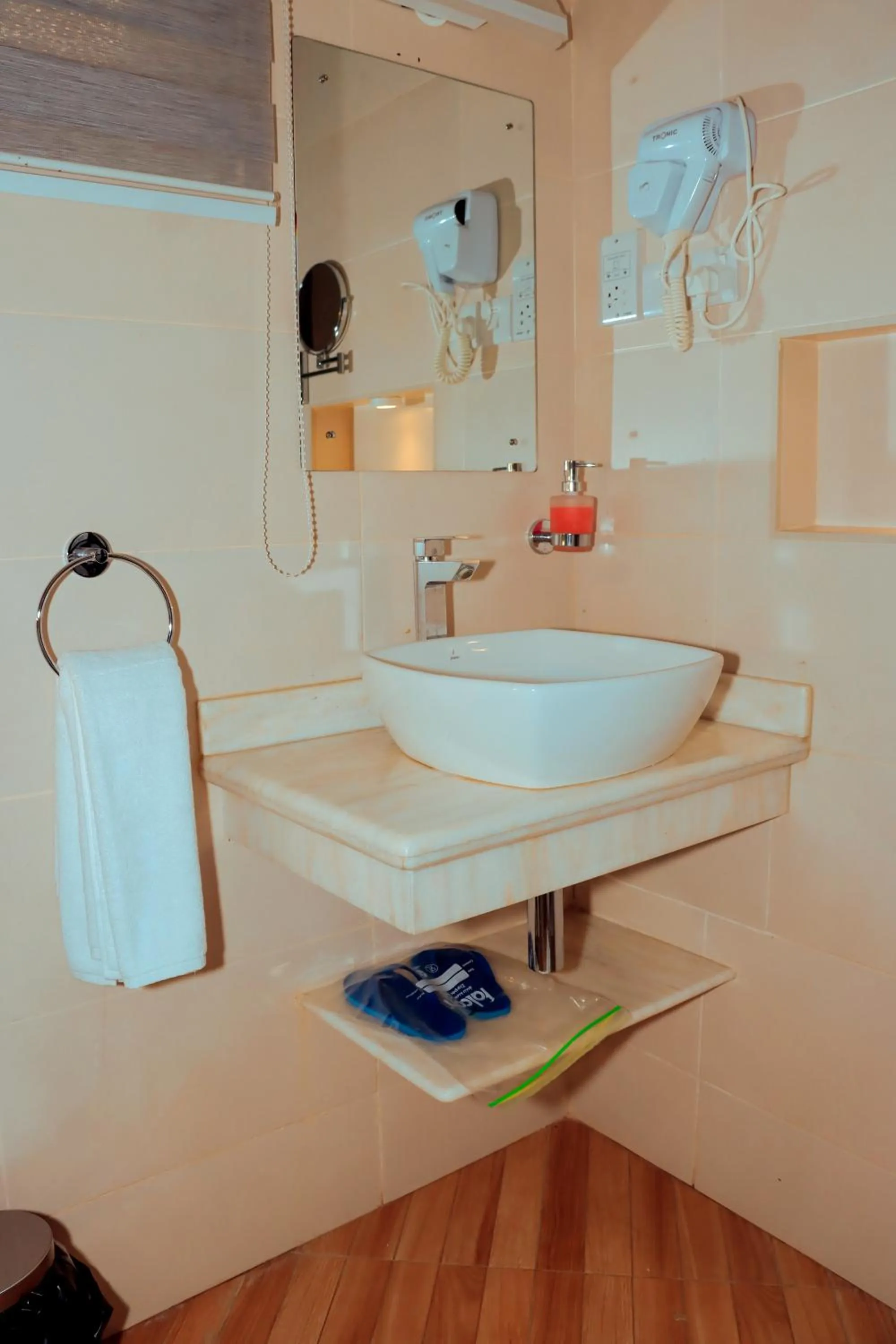 Bathroom in Best Western Jangwani Sea Breeze Resort