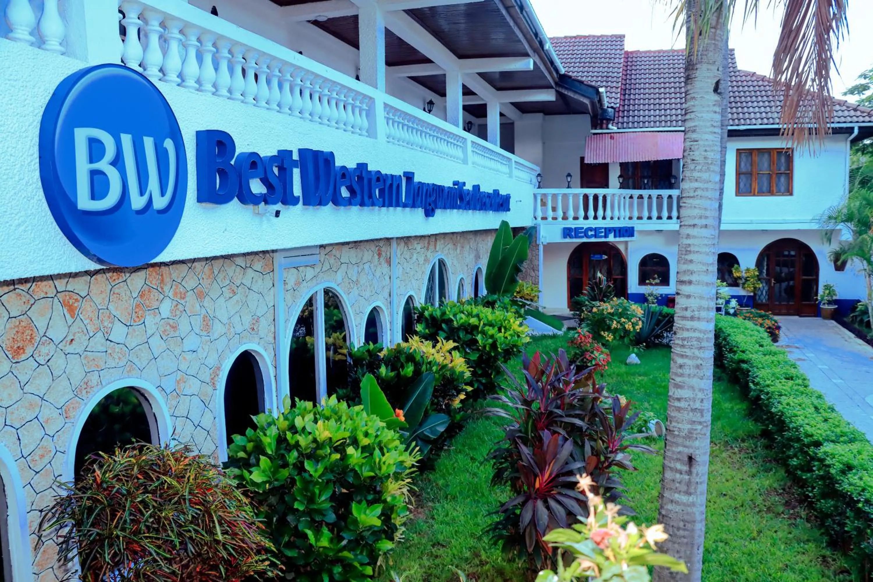 Property building in Best Western Jangwani Sea Breeze Resort