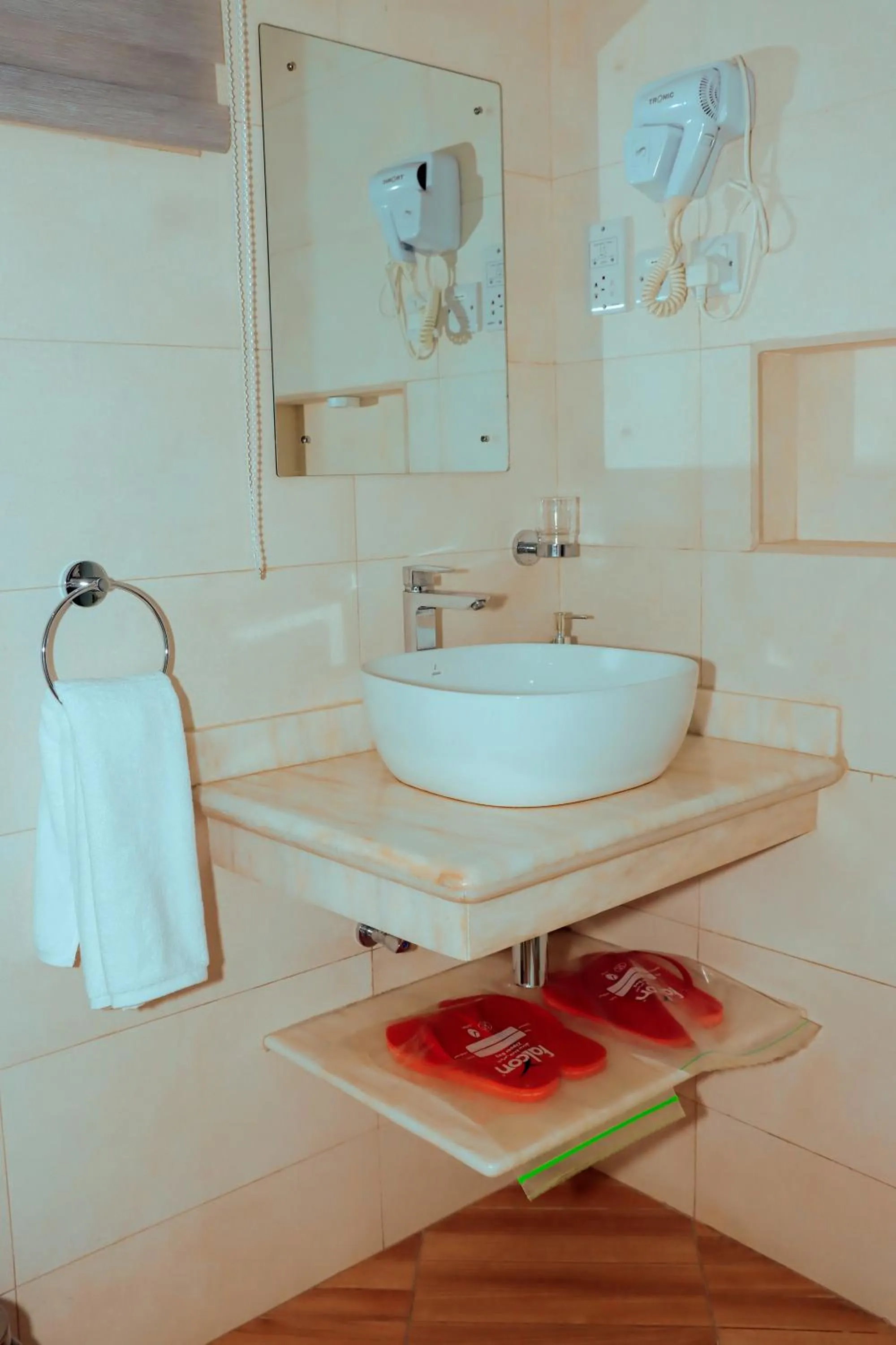 Bathroom in Best Western Jangwani Sea Breeze Resort