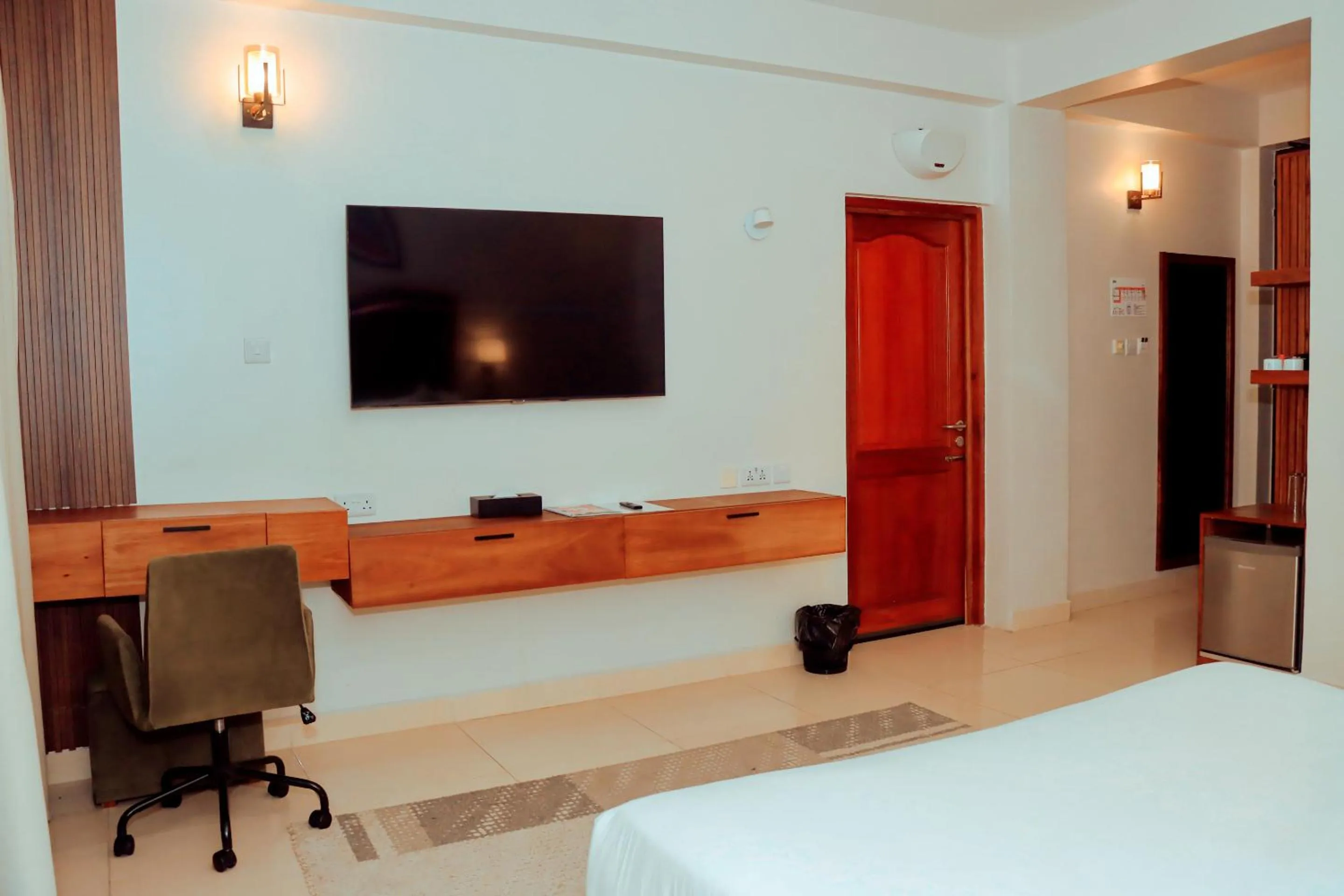 Communal lounge/ TV room, Bed in Best Western Jangwani Sea Breeze Resort