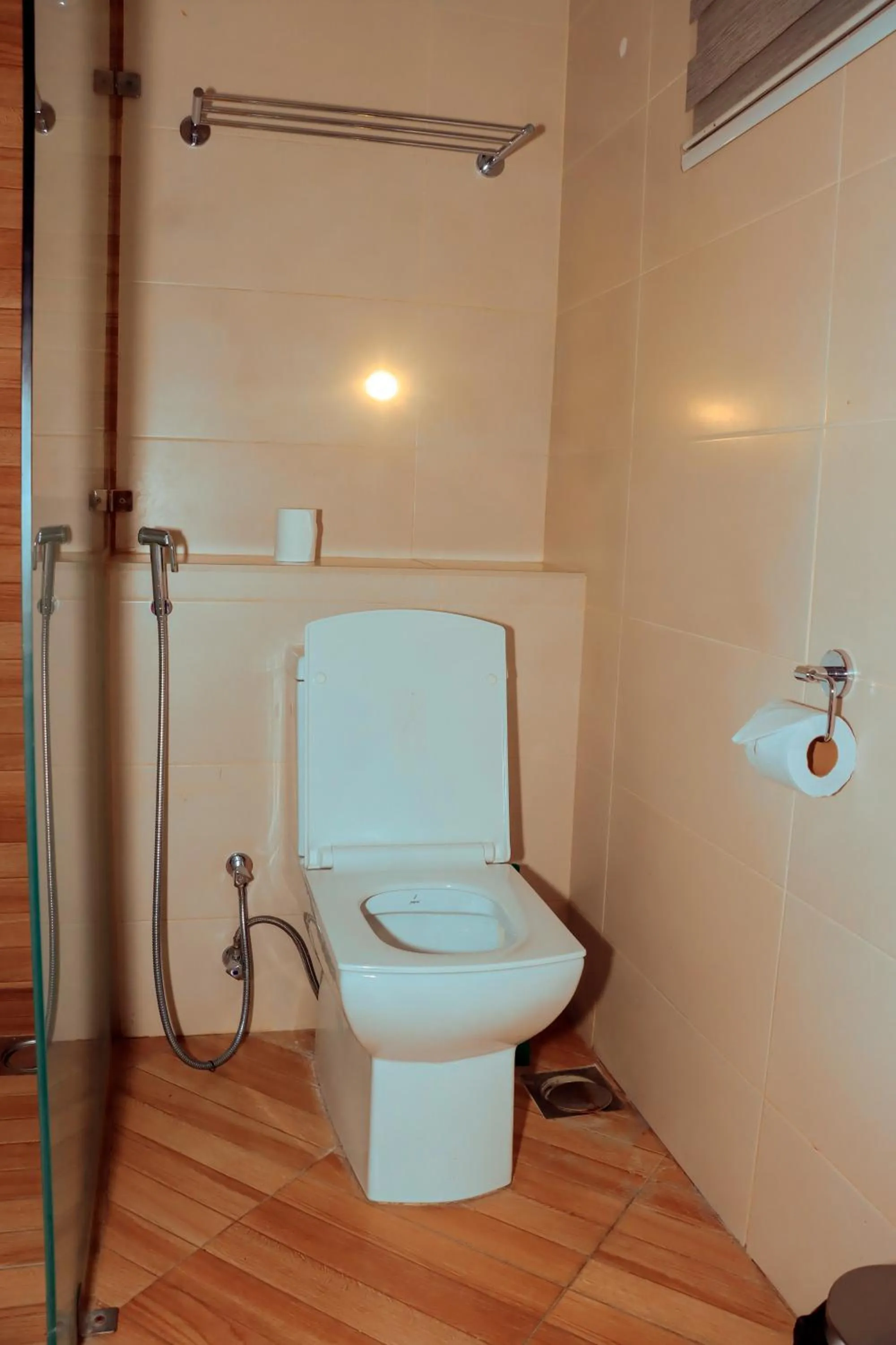 Shower in Best Western Jangwani Sea Breeze Resort