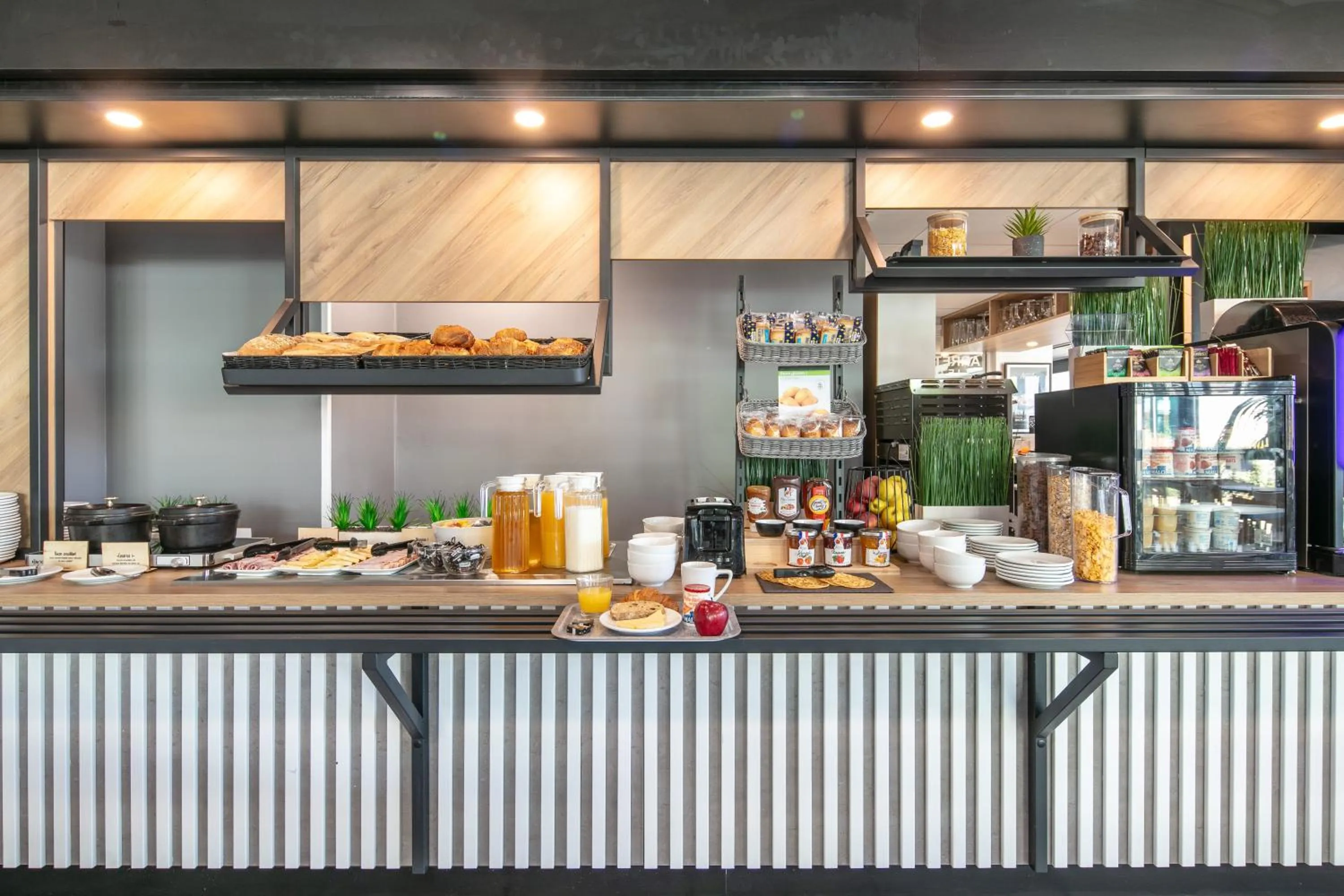 Restaurant/places to eat in B&B HOTEL Lyon Aéroport Saint-Quentin-Fallavier