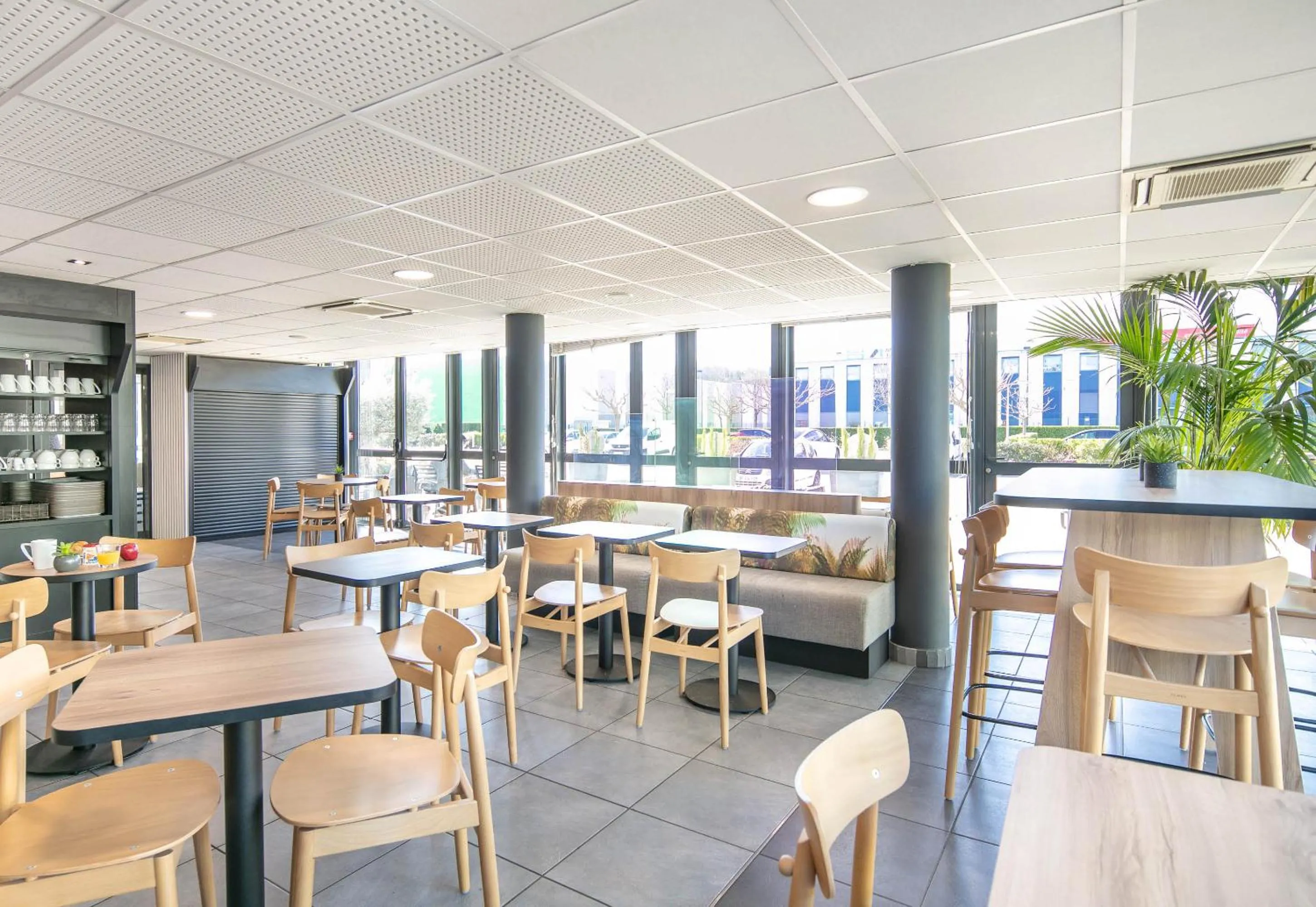 Restaurant/places to eat in B&B HOTEL Lyon Aéroport Saint-Quentin-Fallavier