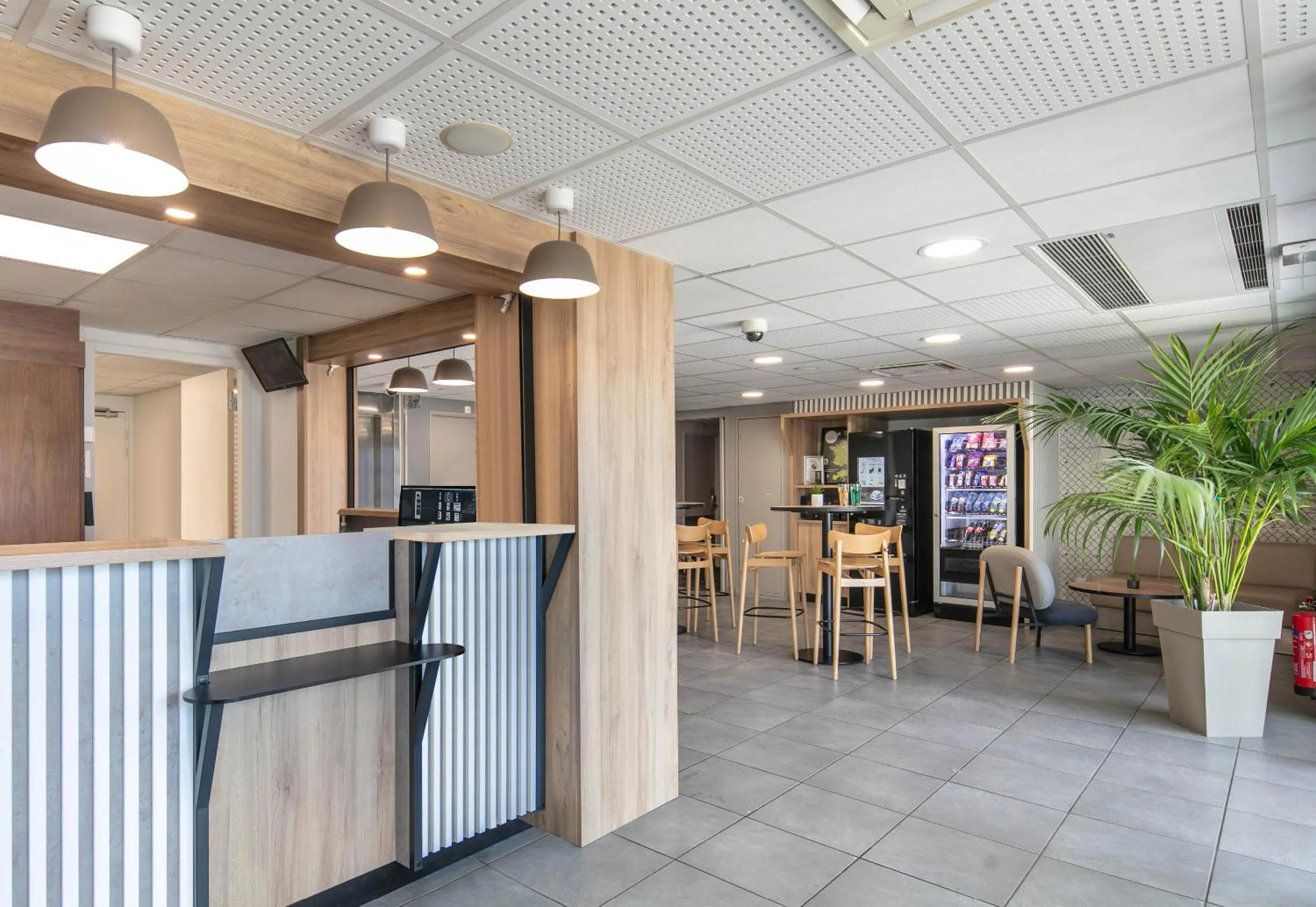 Lobby or reception in B&B HOTEL Lyon Aéroport Saint-Quentin-Fallavier