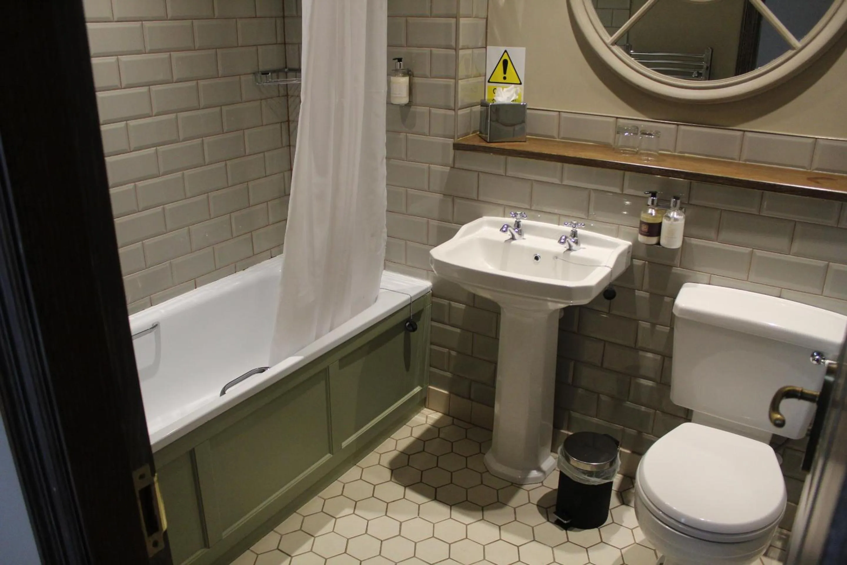 Bathroom in Red Dragon Inn