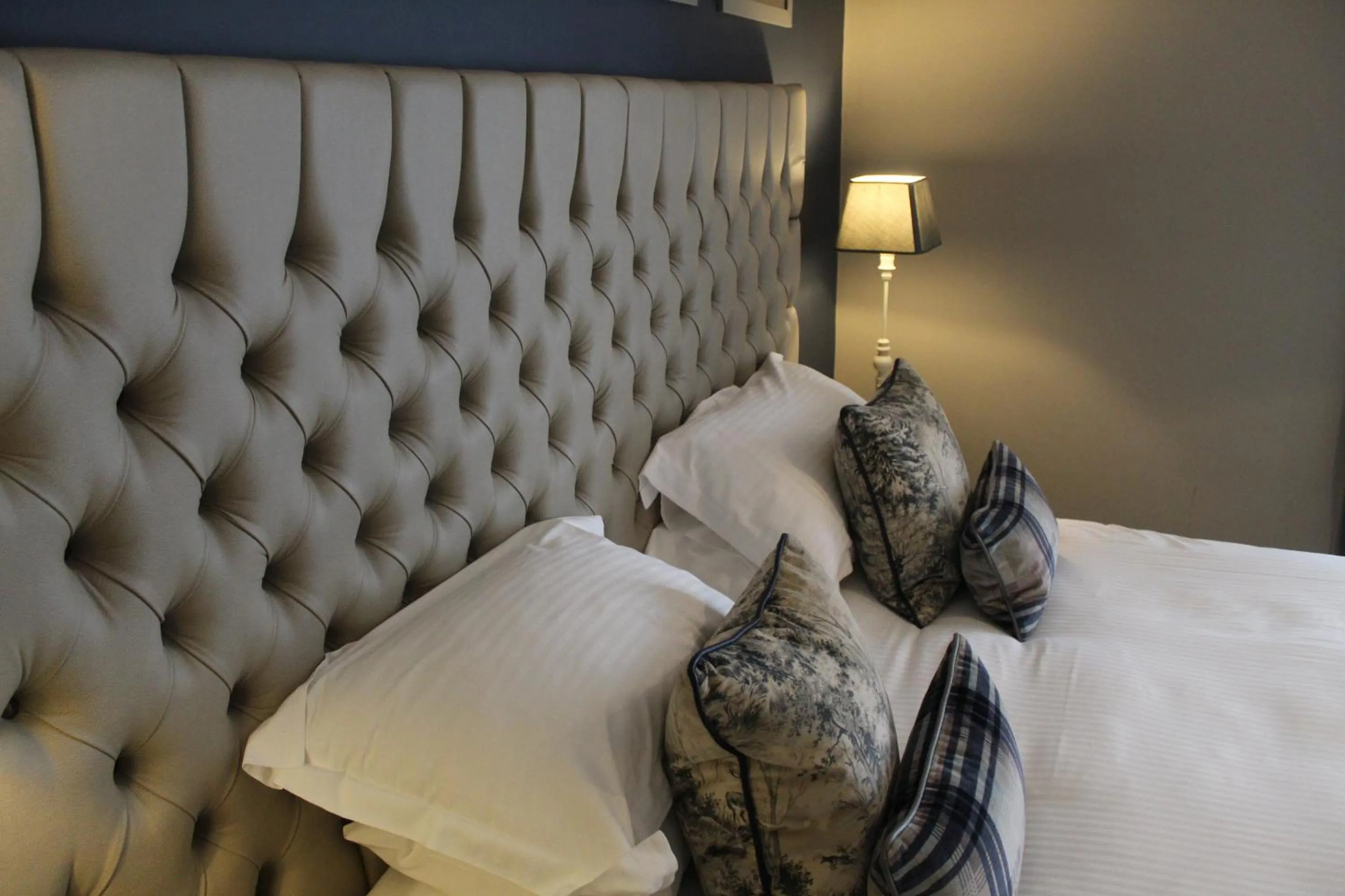 Bedroom, Bed in Red Dragon Inn