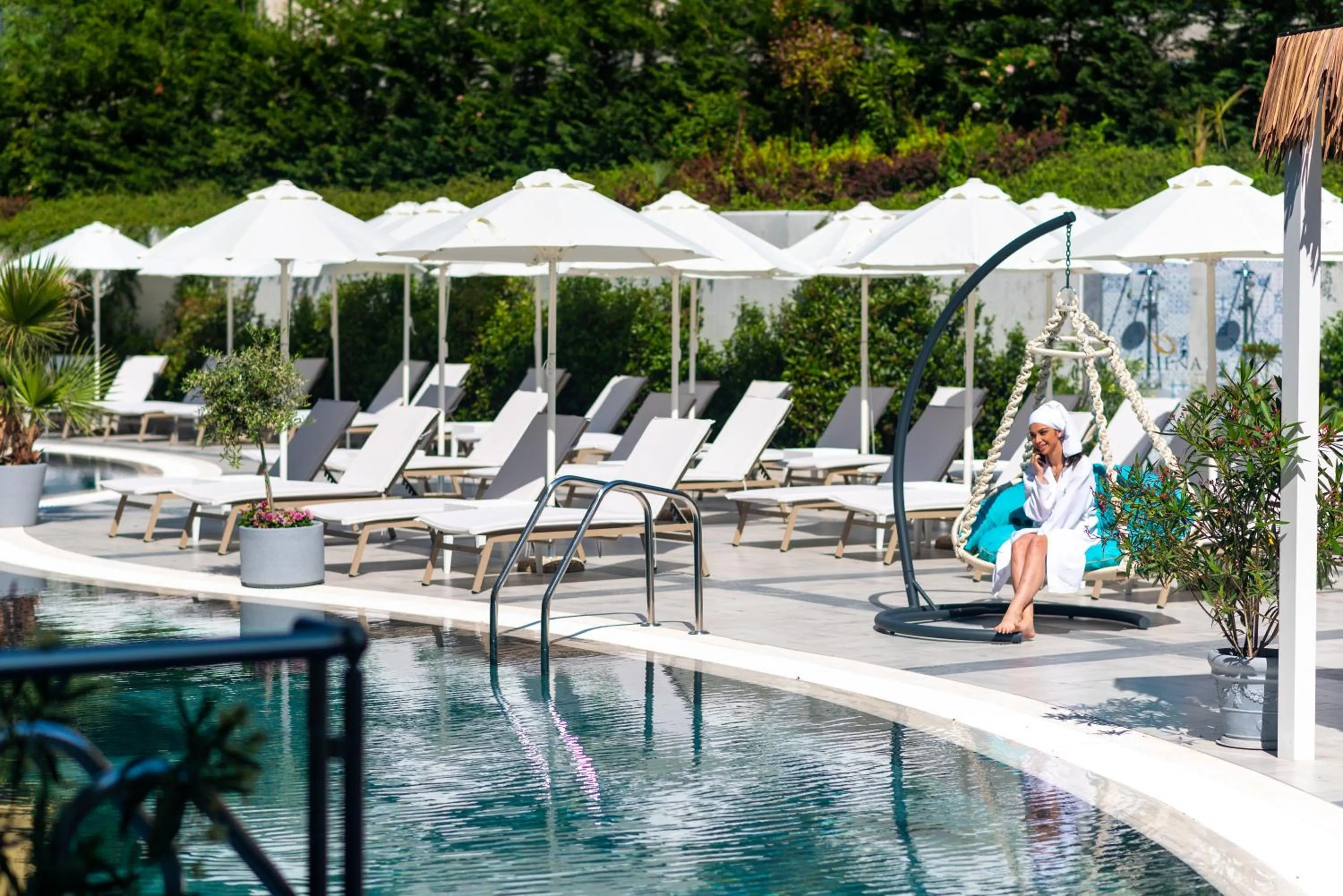 Swimming pool in Siena Premium Retreat