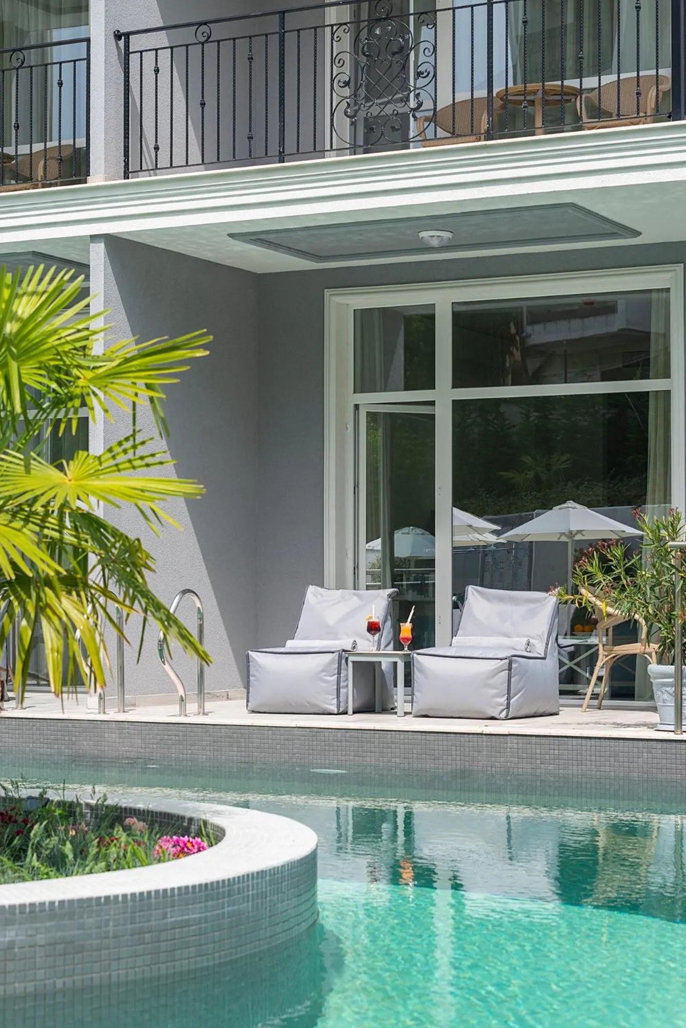 Swimming pool in Siena Premium Retreat