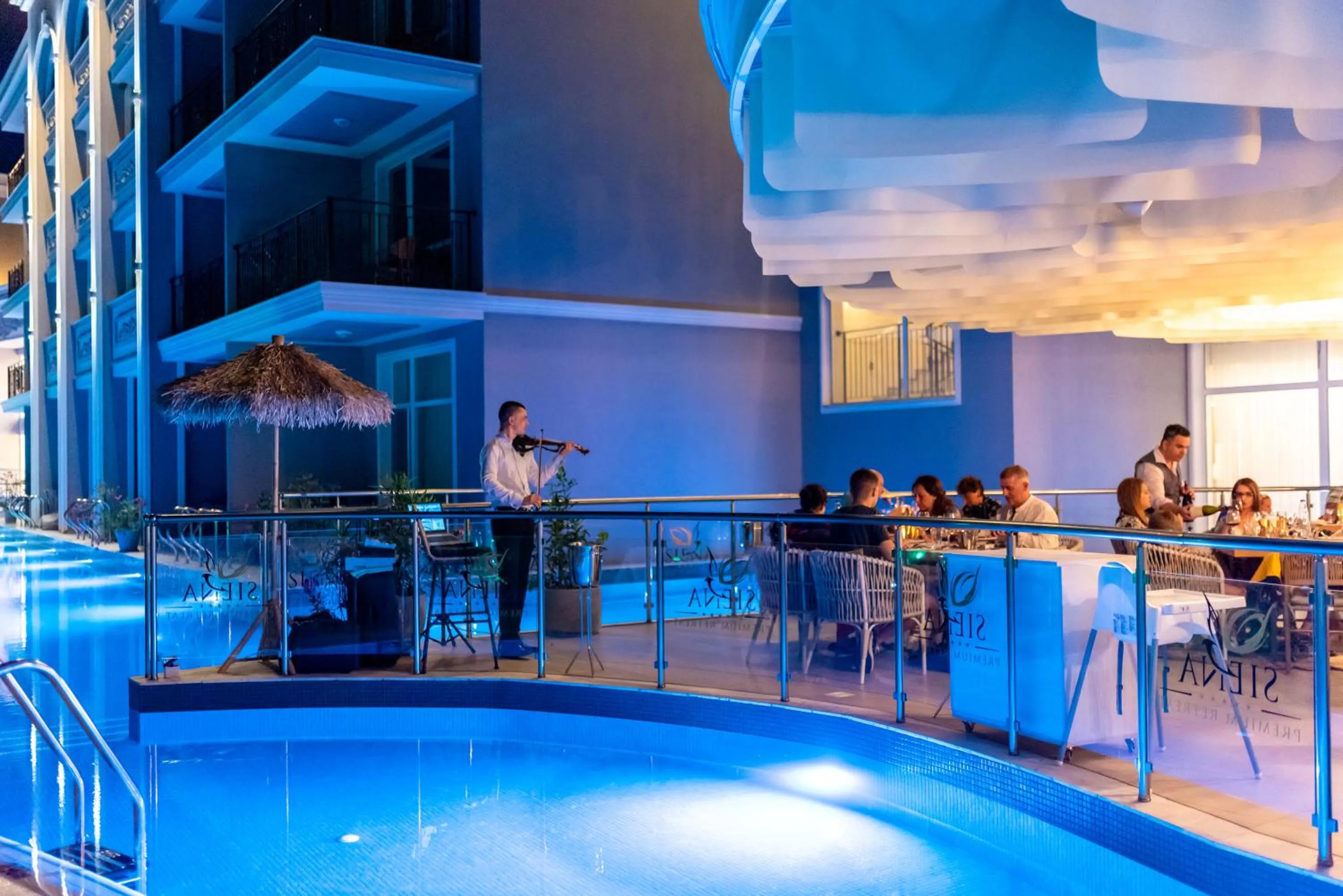 Swimming pool in Siena Premium Retreat