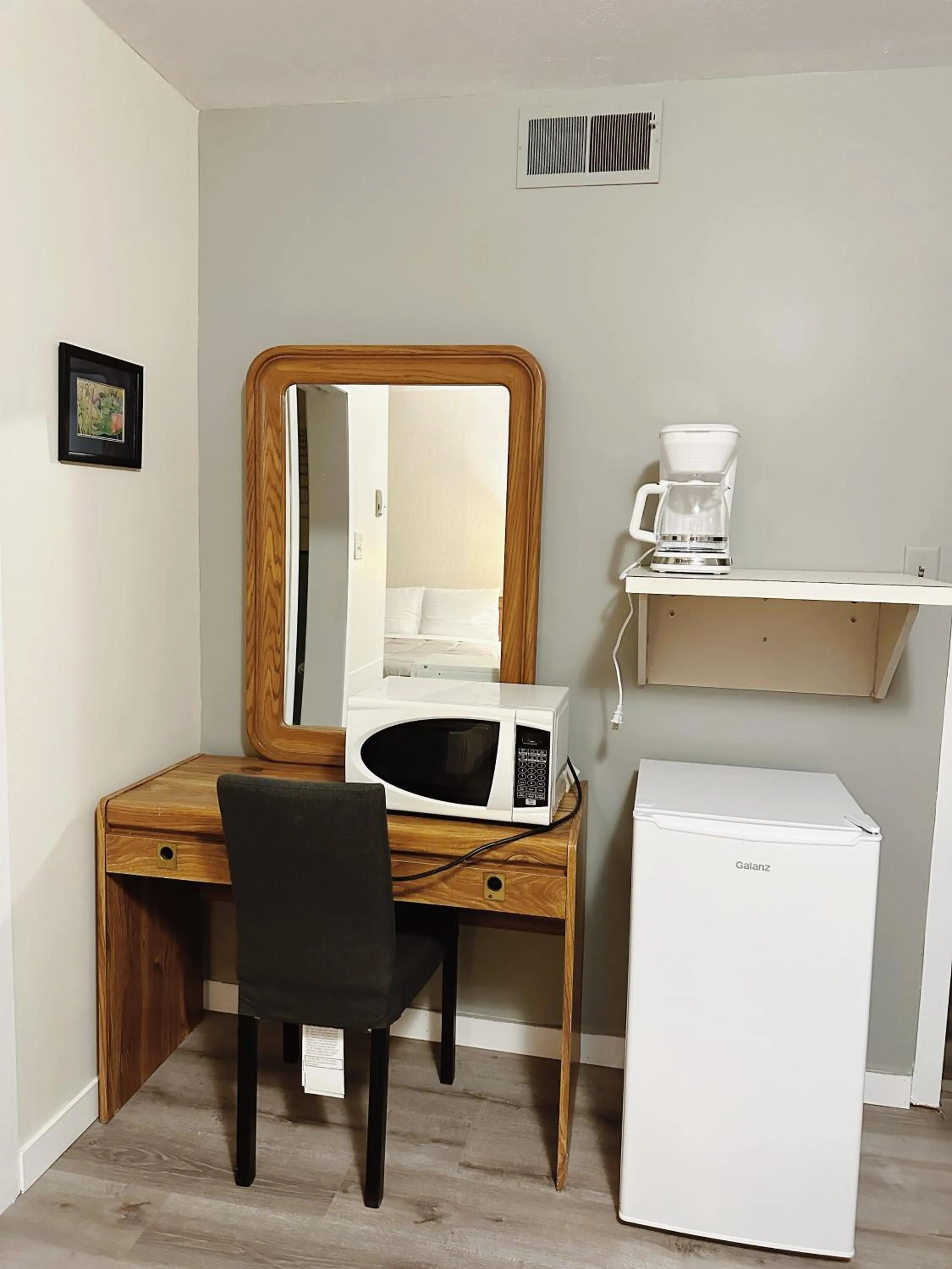 hair dresser in Uptown Motel