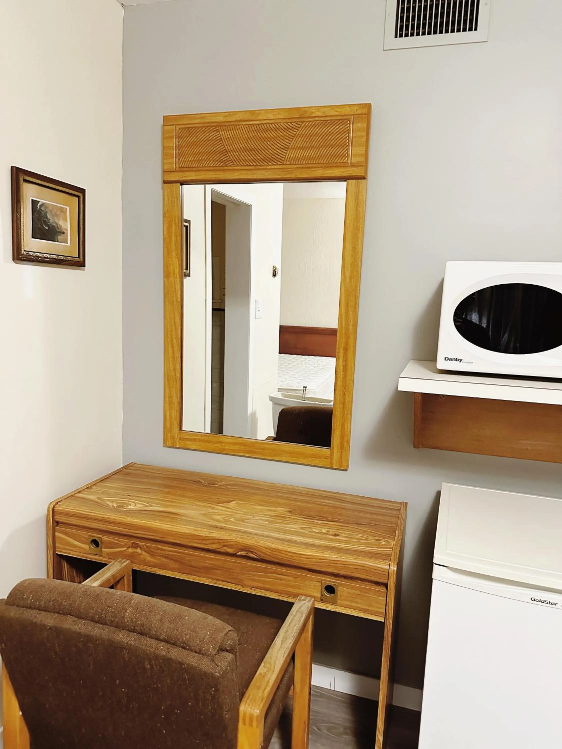 minibar in Uptown Motel