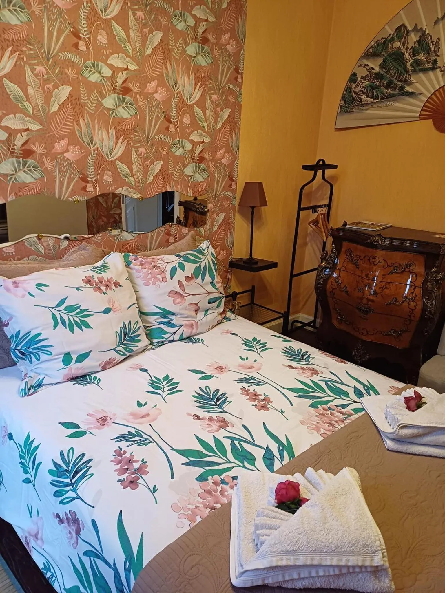 Bed in B&B Chatelet Cremers