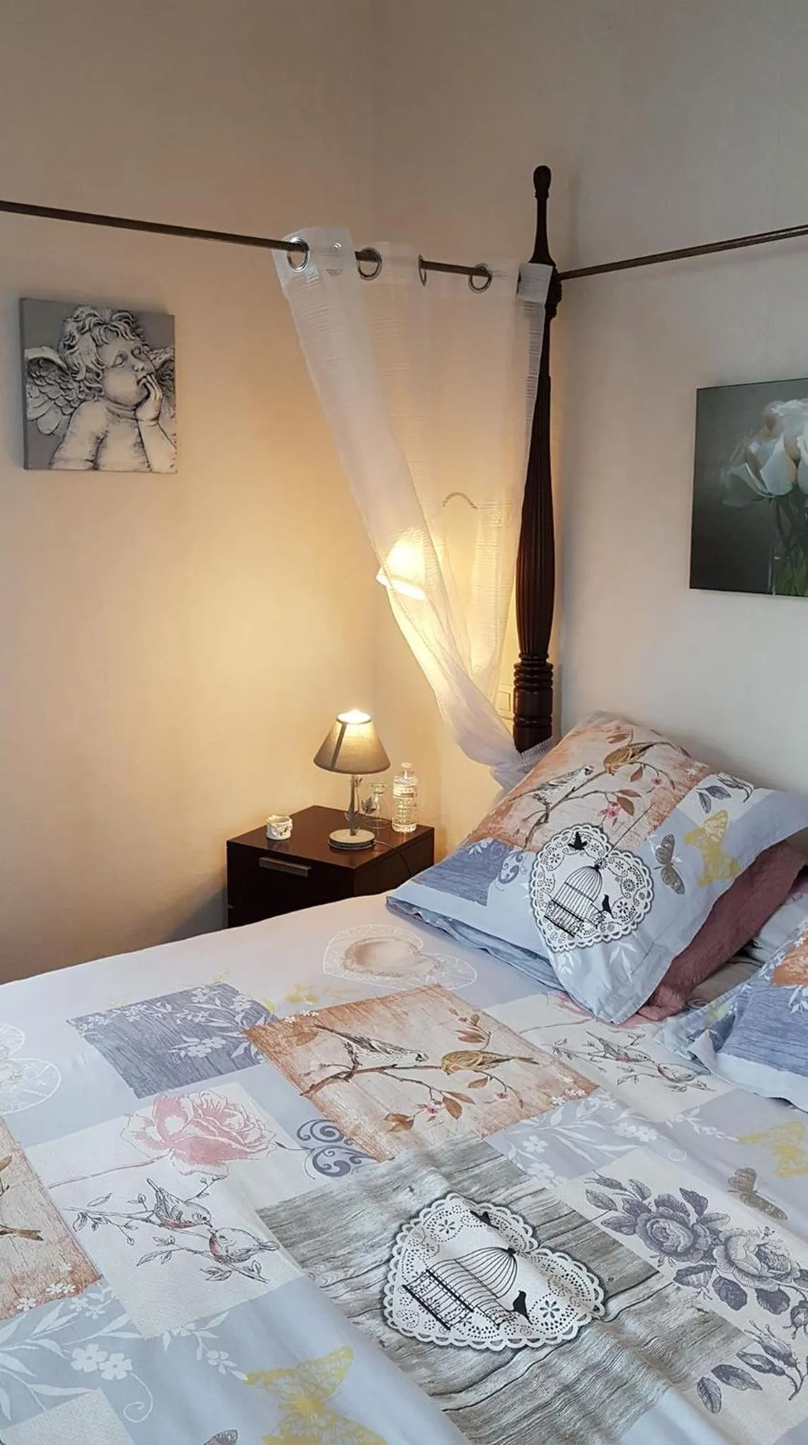 Bed in B&B Chatelet Cremers