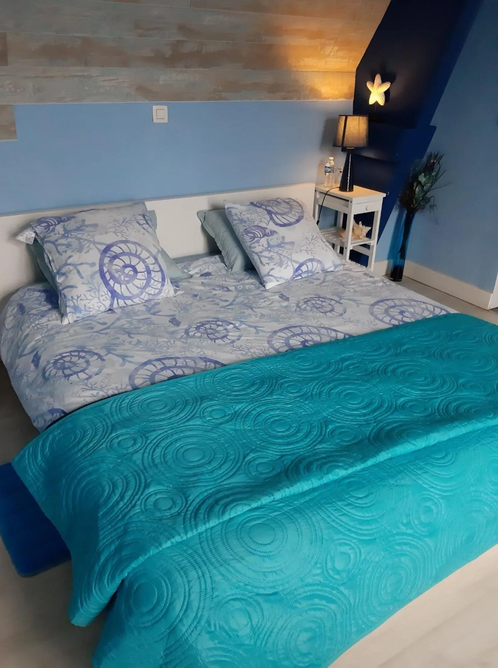 Bed in B&B Chatelet Cremers