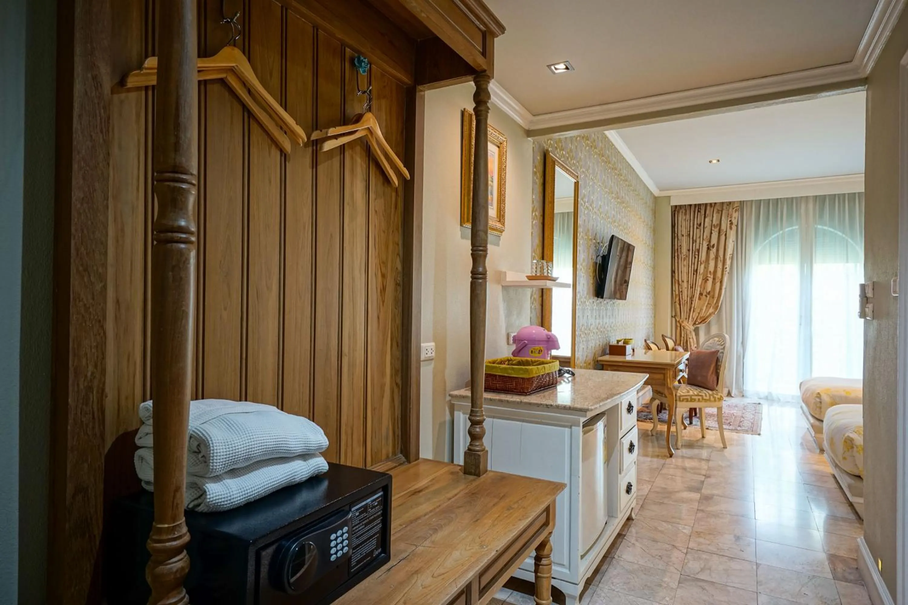 At Pingnakorn Huaykaew